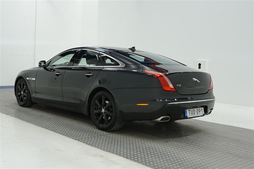 Jaguar XJ 3.0 D 275hk Premium Luxury Pano Navi Backkameraexteriör