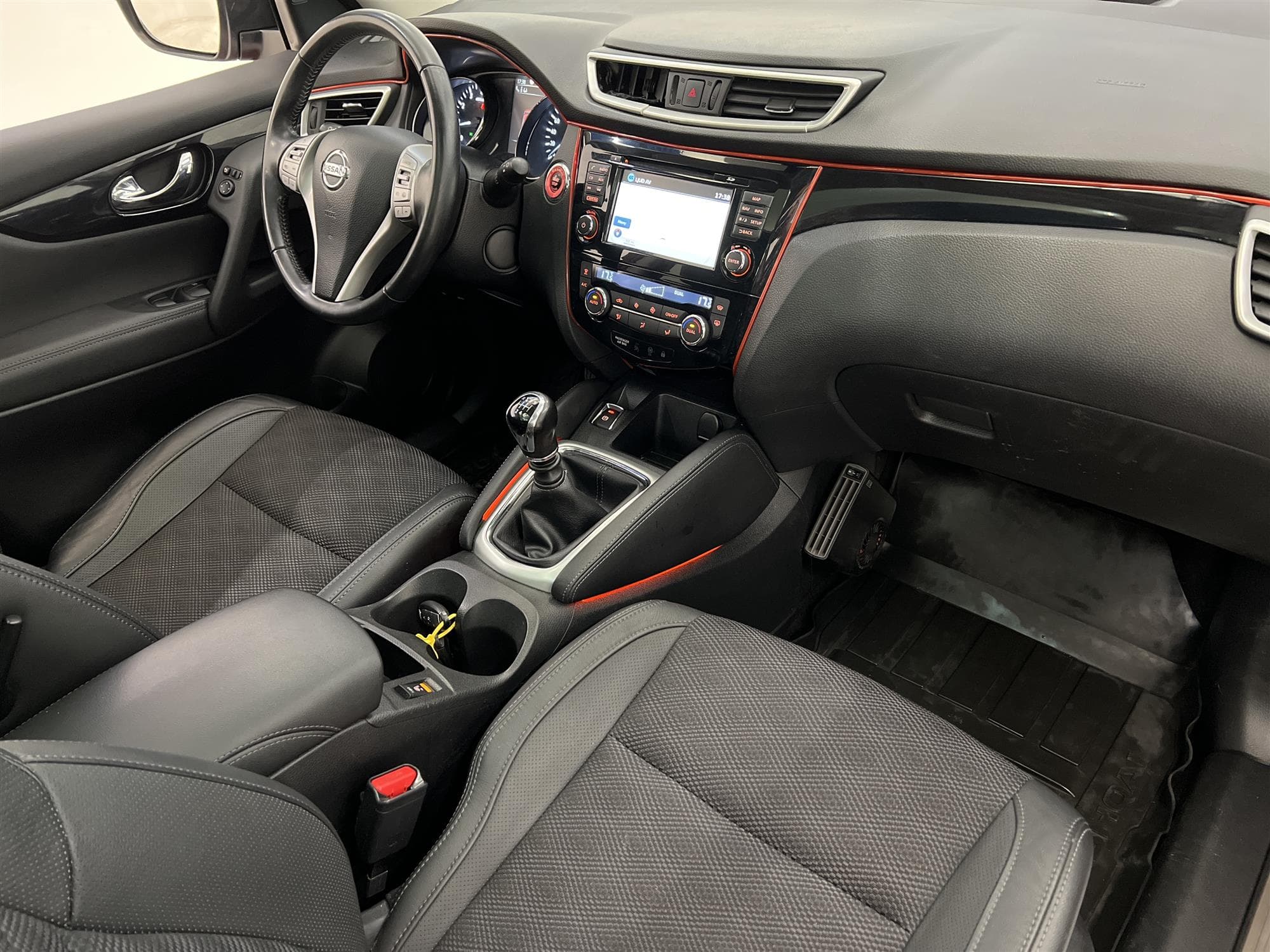 Nissan Qashqai 1.2 115hk 2 Brukare M&K-Värm Pano 360 Navi 