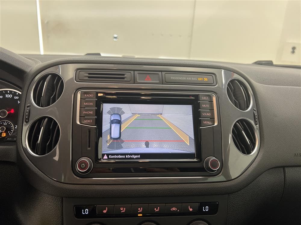 Volkswagen Tiguan 2.0 TDI 4M 184hk R-Line D-värm Pano Euro 6interiör