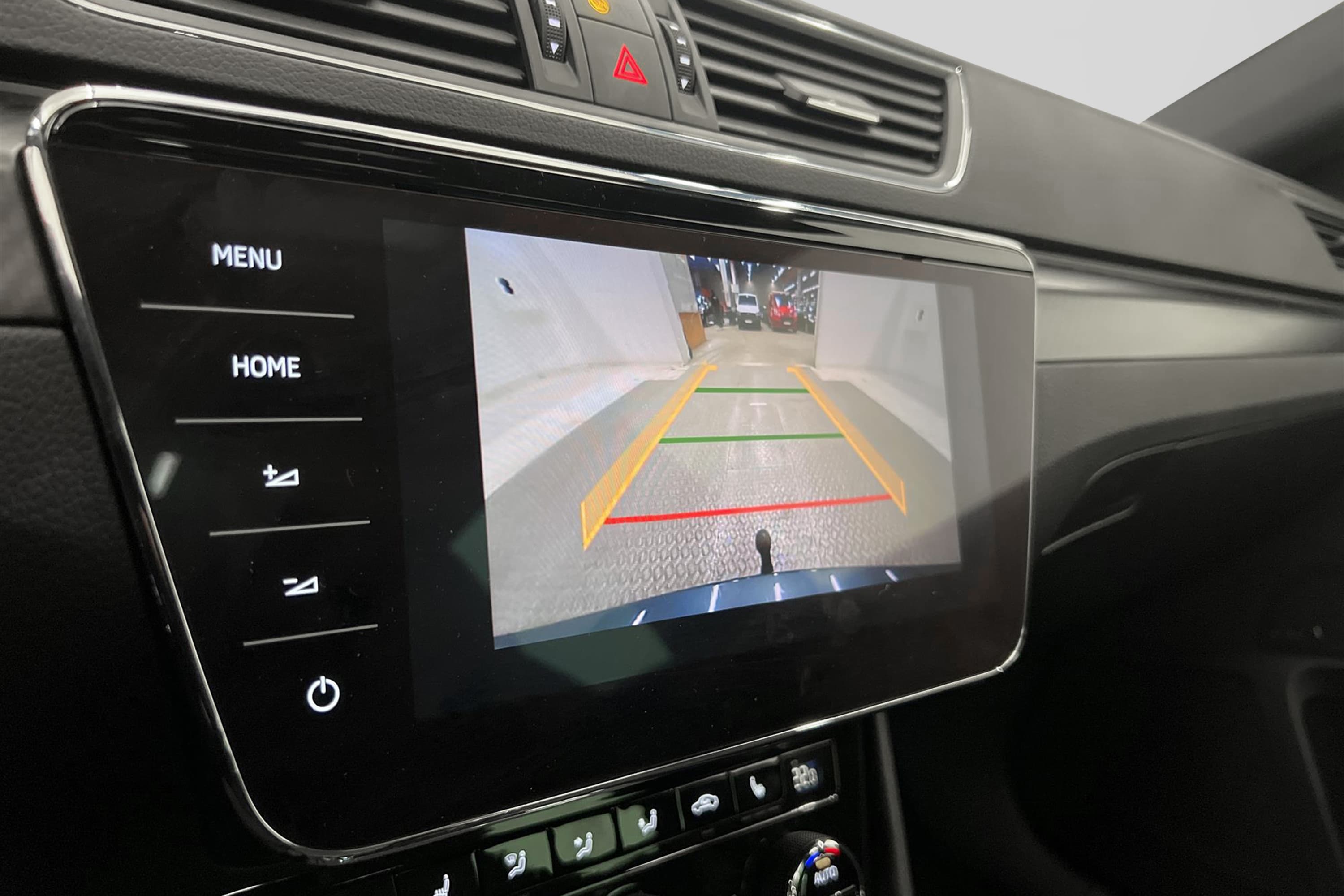 Skoda Superb 2.0 TSI Kombi 4x4 272hk Sportline Se Utrustning