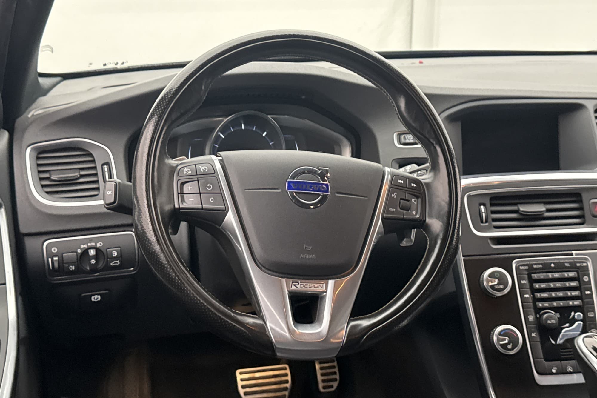Volvo V60 D4 AWD 190hk R-Design VOC D-Värmare Skinn Rattvärm