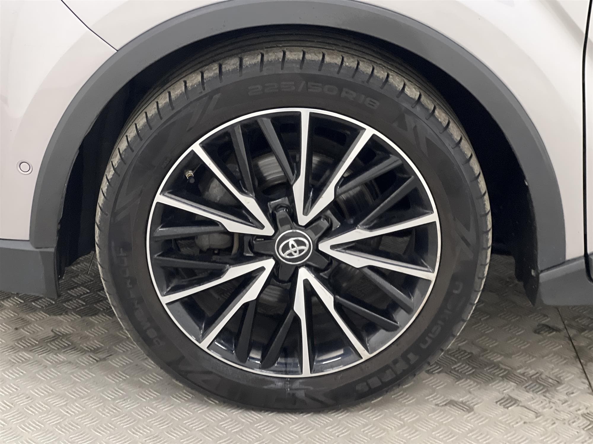 Toyota C-HR Hybrid 122hk JBL Navigator B-Kamera 0,39L/mil