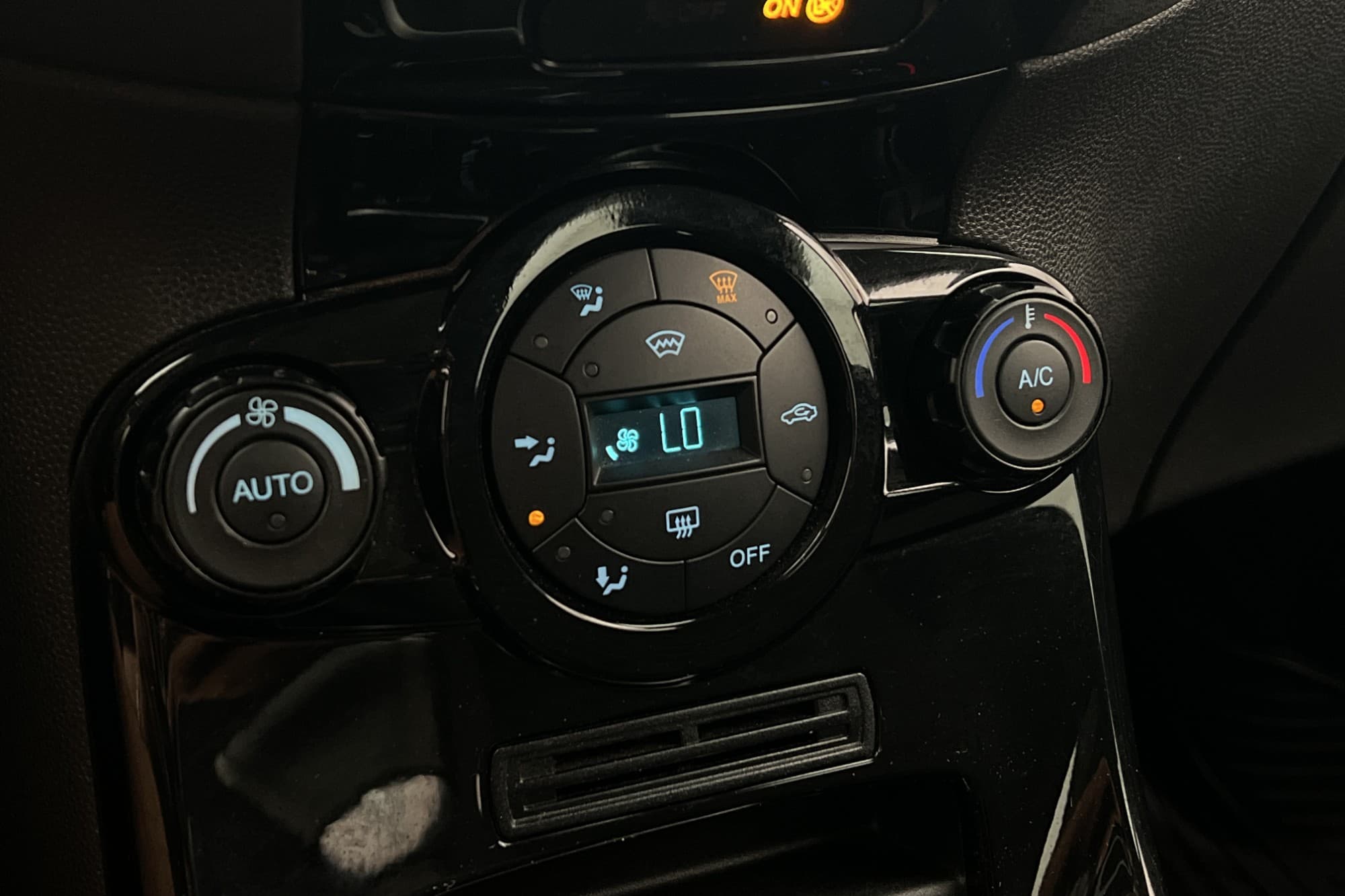 Ford Fiesta EcoBoost 100hk Titanium 0,45l/mil Låg-Årsskatt