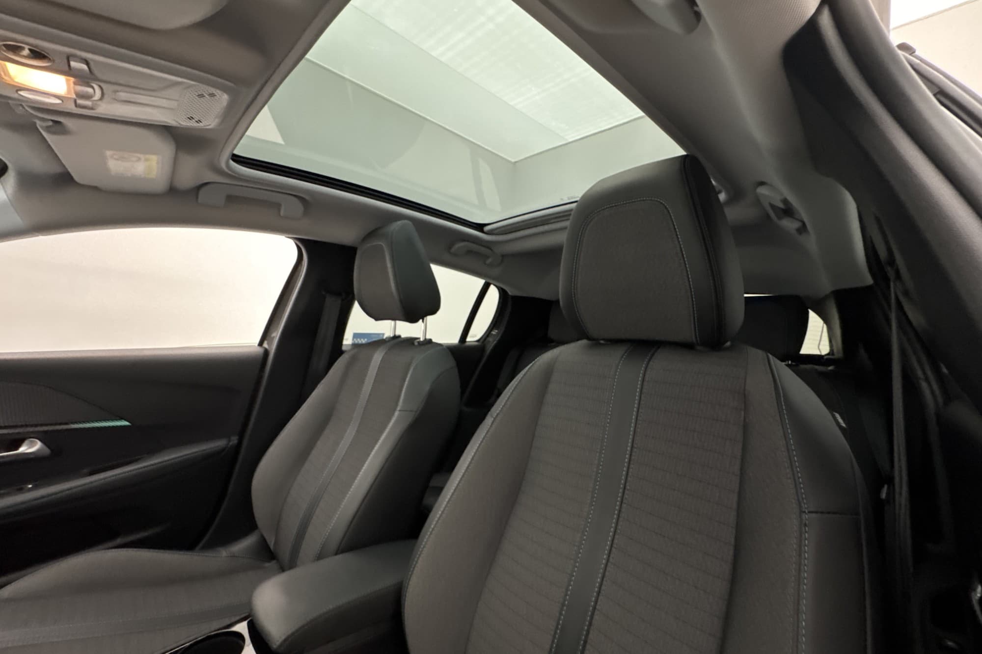 Peugeot 208 1.2 PureTech Allure MOMS Pano Kamera CarPlay