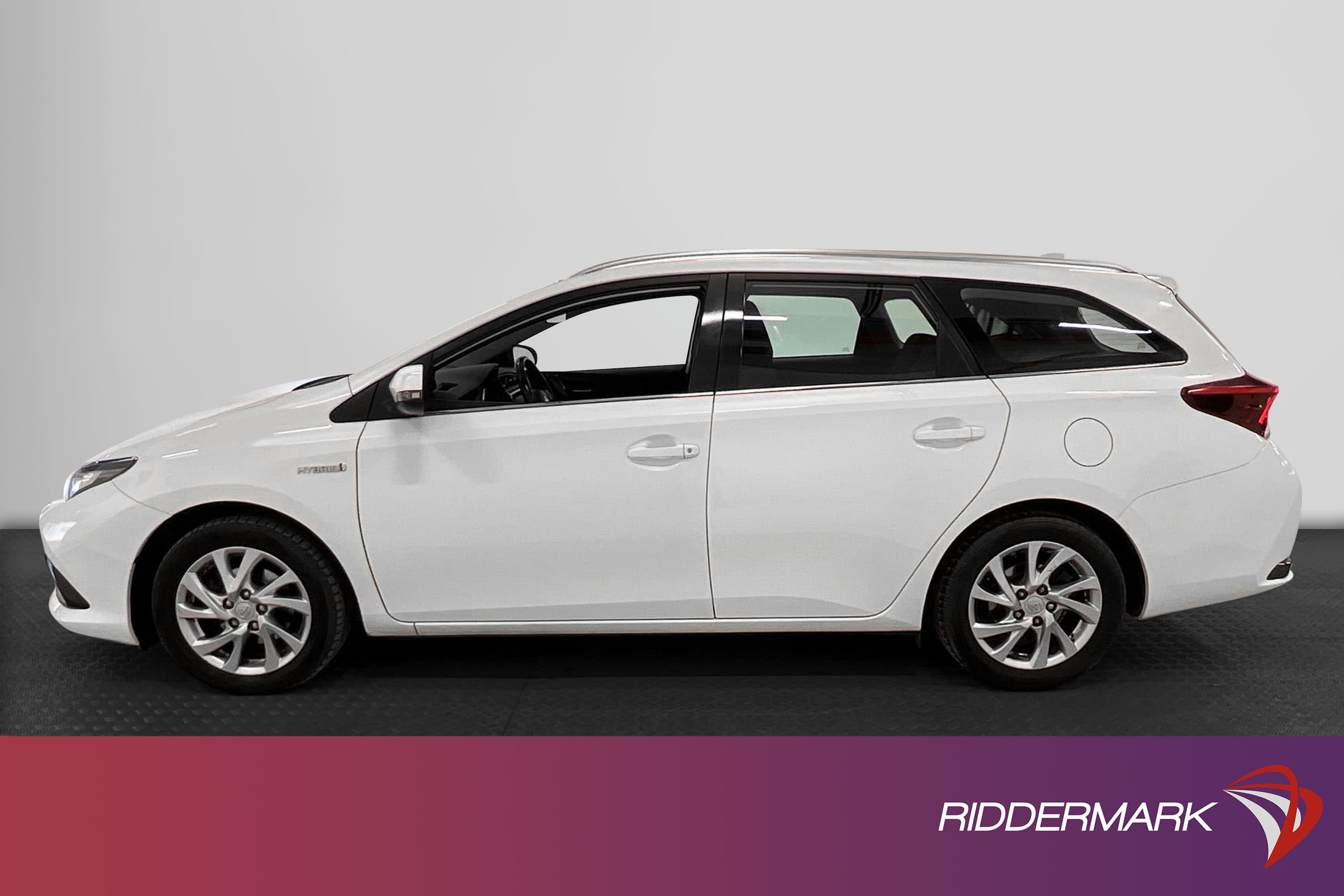 Toyota Auris Hybrid e-CVT 136hk