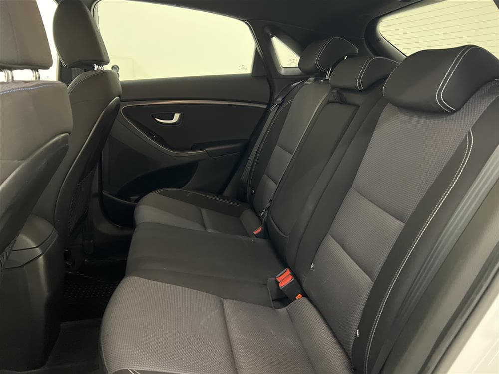 Hyundai i30 1.6 D 136hk Drag Rattvärme Nyservad 0.39l/milinteriör