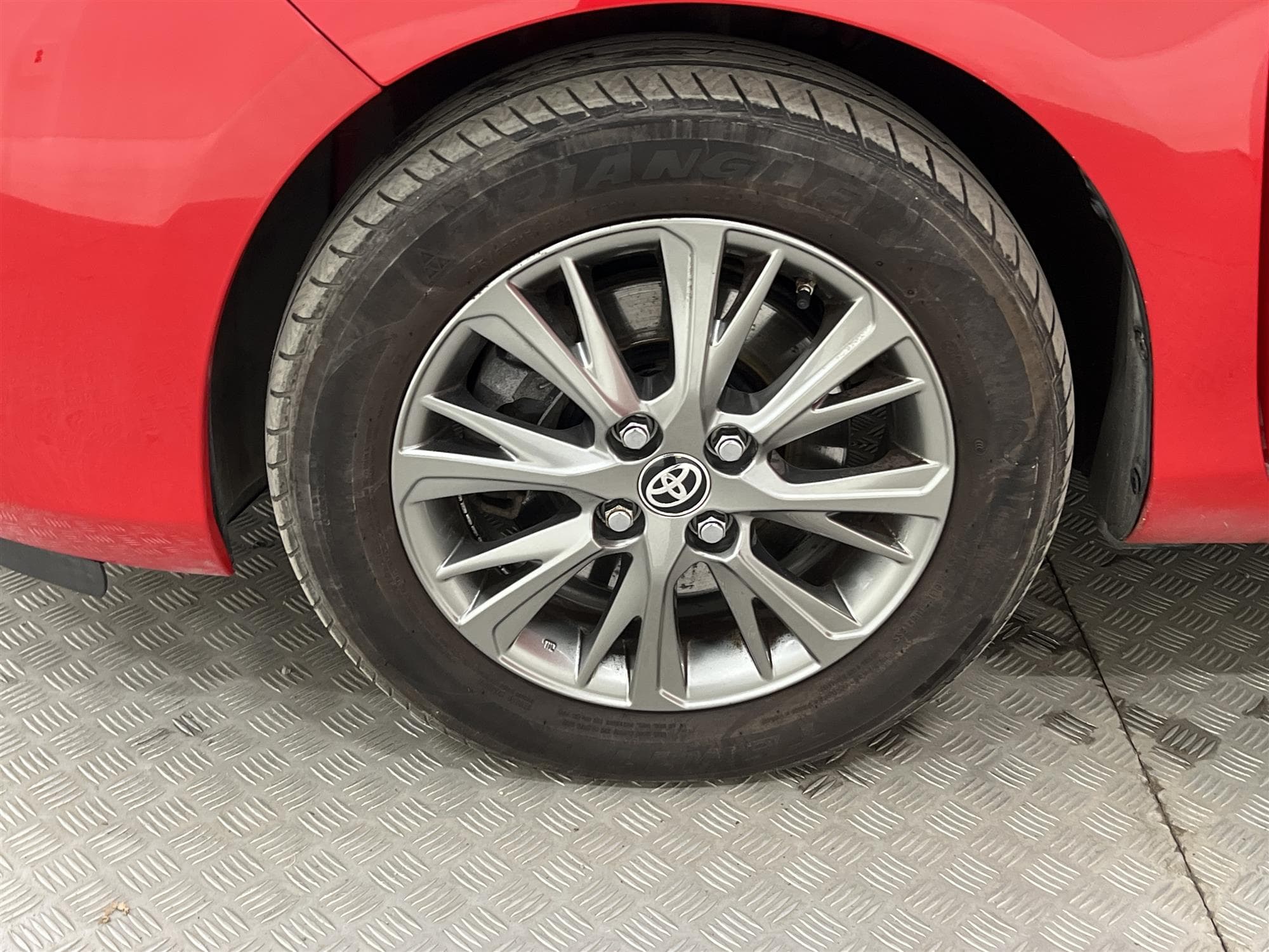 Toyota  Yaris Hybrid e-CVT 101hk B-Kam Låg Skatt 0,33L/mil
