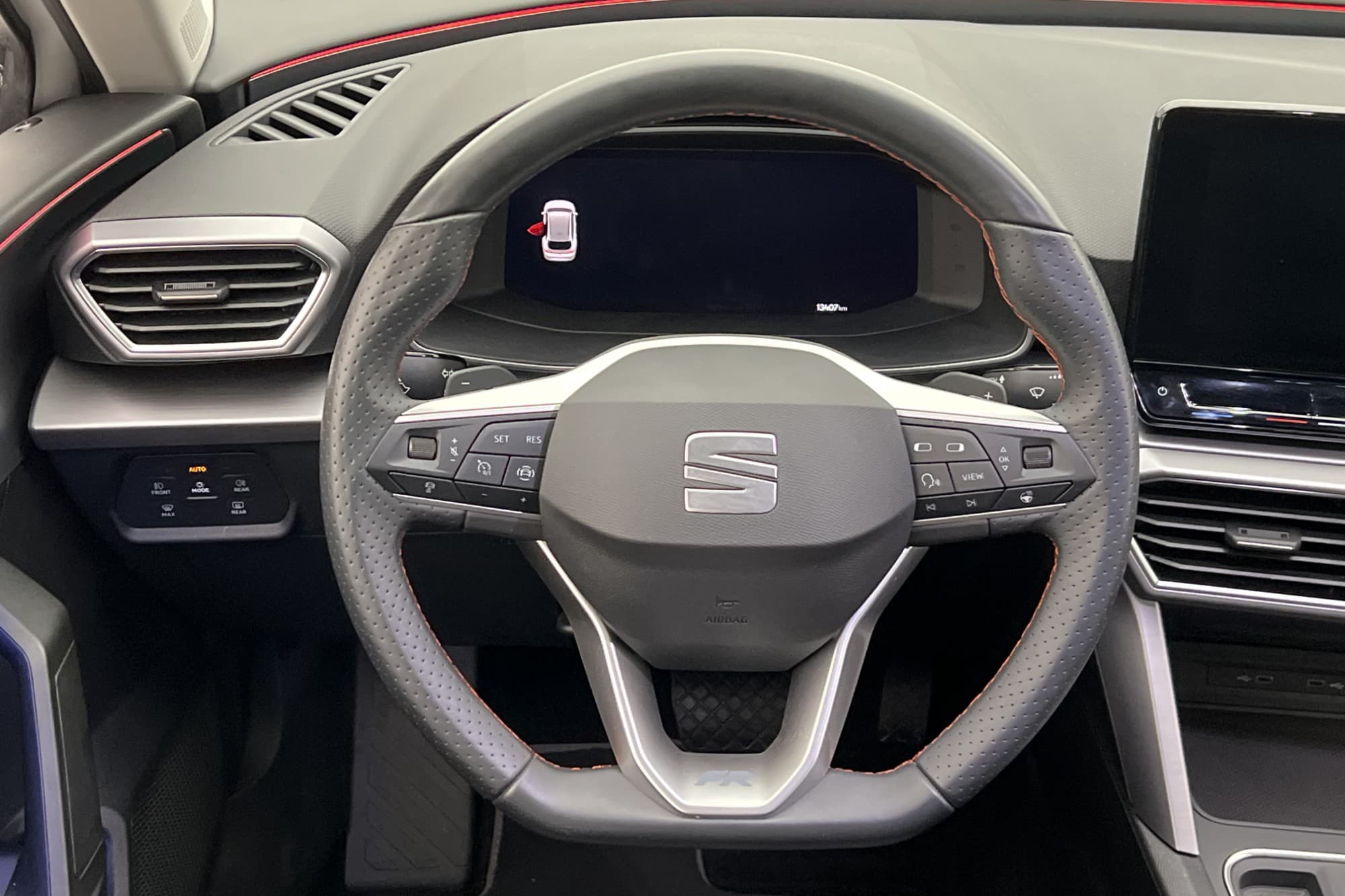 SEAT Leon ST e-Hybrid 204hk FR Cockpit Kamera Rattvärme Drag
