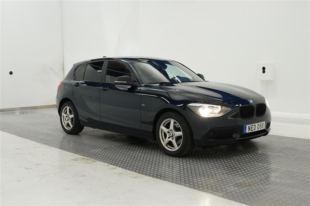 BMW 118d 5dr 143hk Urban Line Halvskinn P-sensorer 0,44l/milexteriör