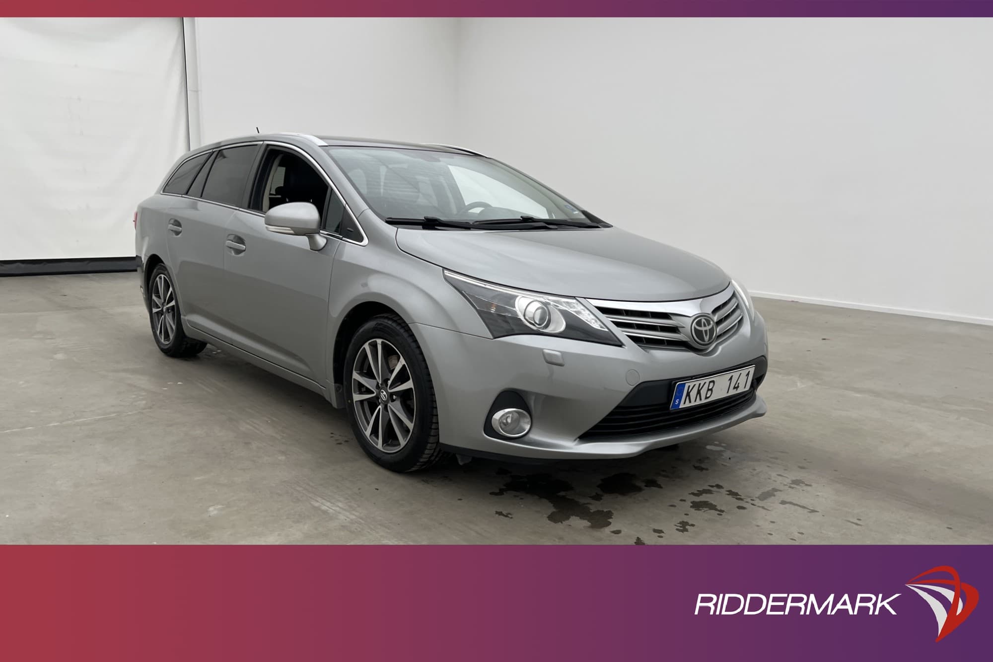 Toyota Avensis Kombi 2.2 Executive Pano Kamera Navi Drag