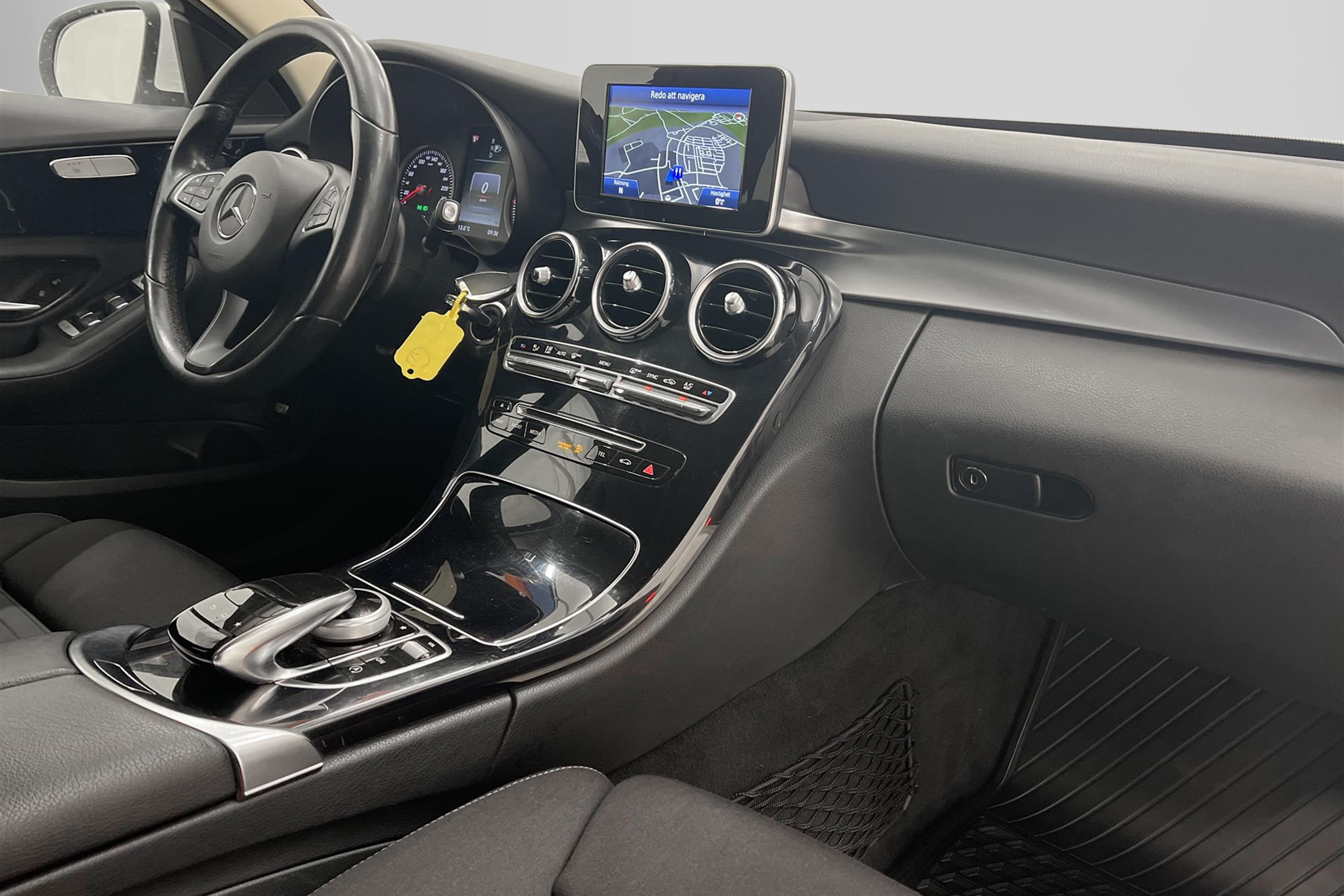 Mercedes-Benz C 220 BlueTEC 170hk Navi PDC Välserv 0,43l/milinteriör