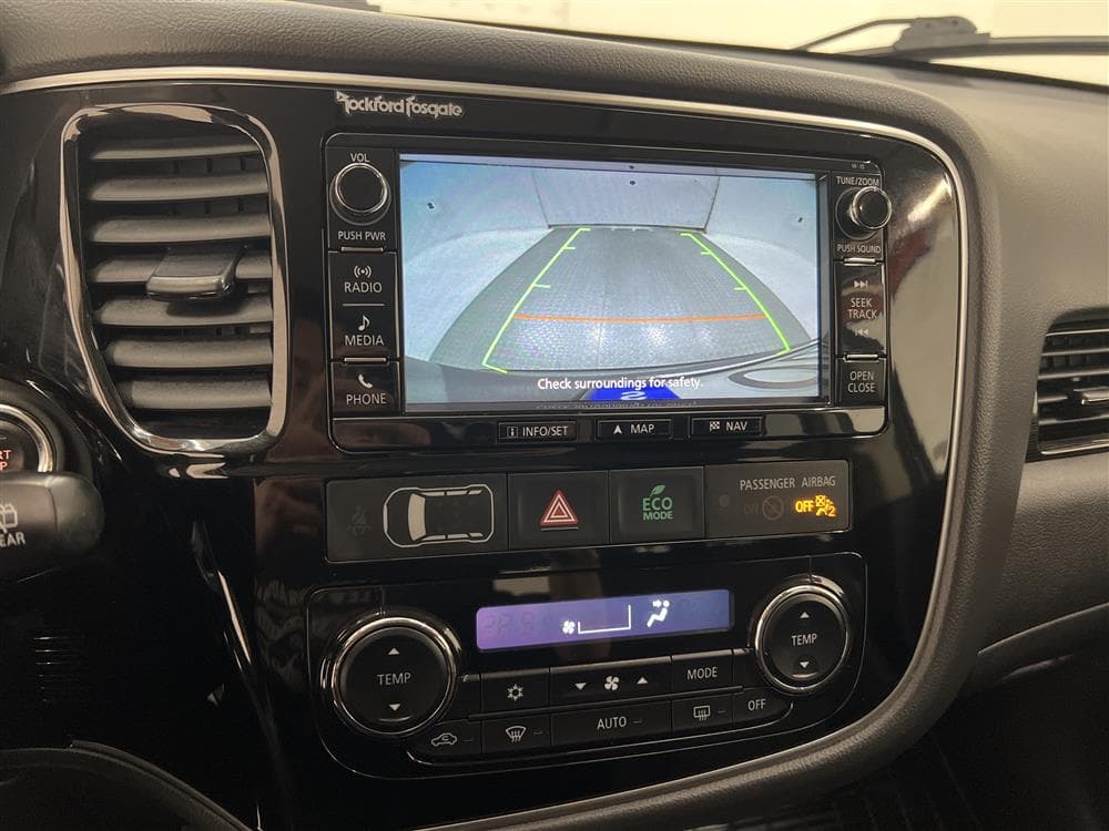 Mitsubishi Outlander 4WD Business Kamera 7-Sits HELG KAMPANJinteriör