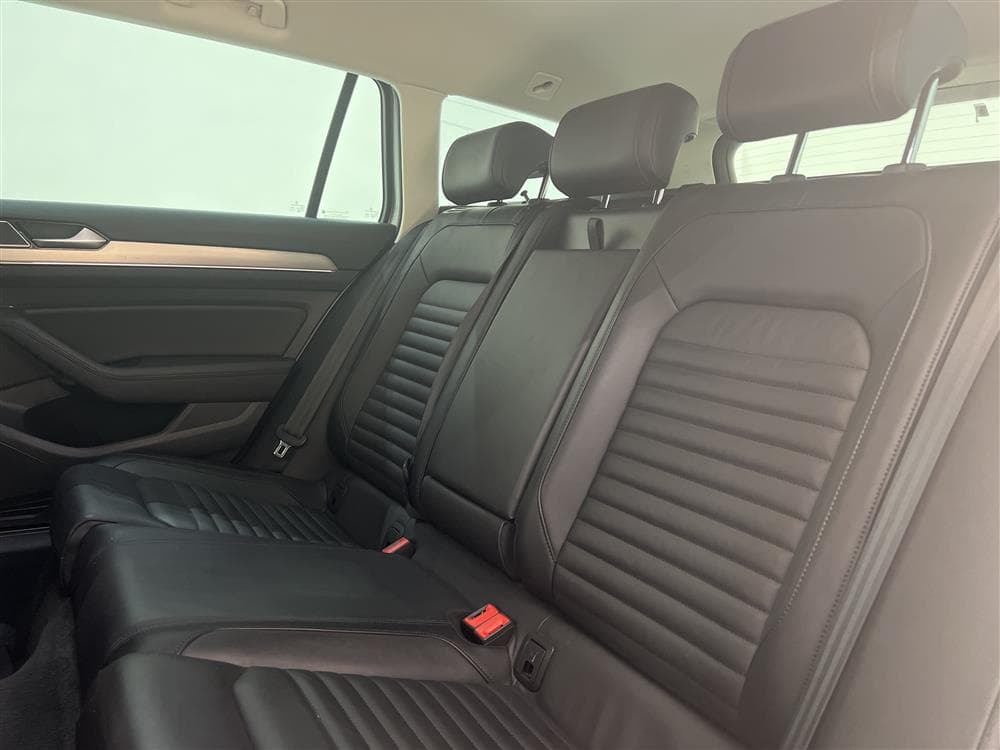 Volkswagen Passat 2.0 TDI 4M R-line Cockpit D-värm B-kamerainteriör
