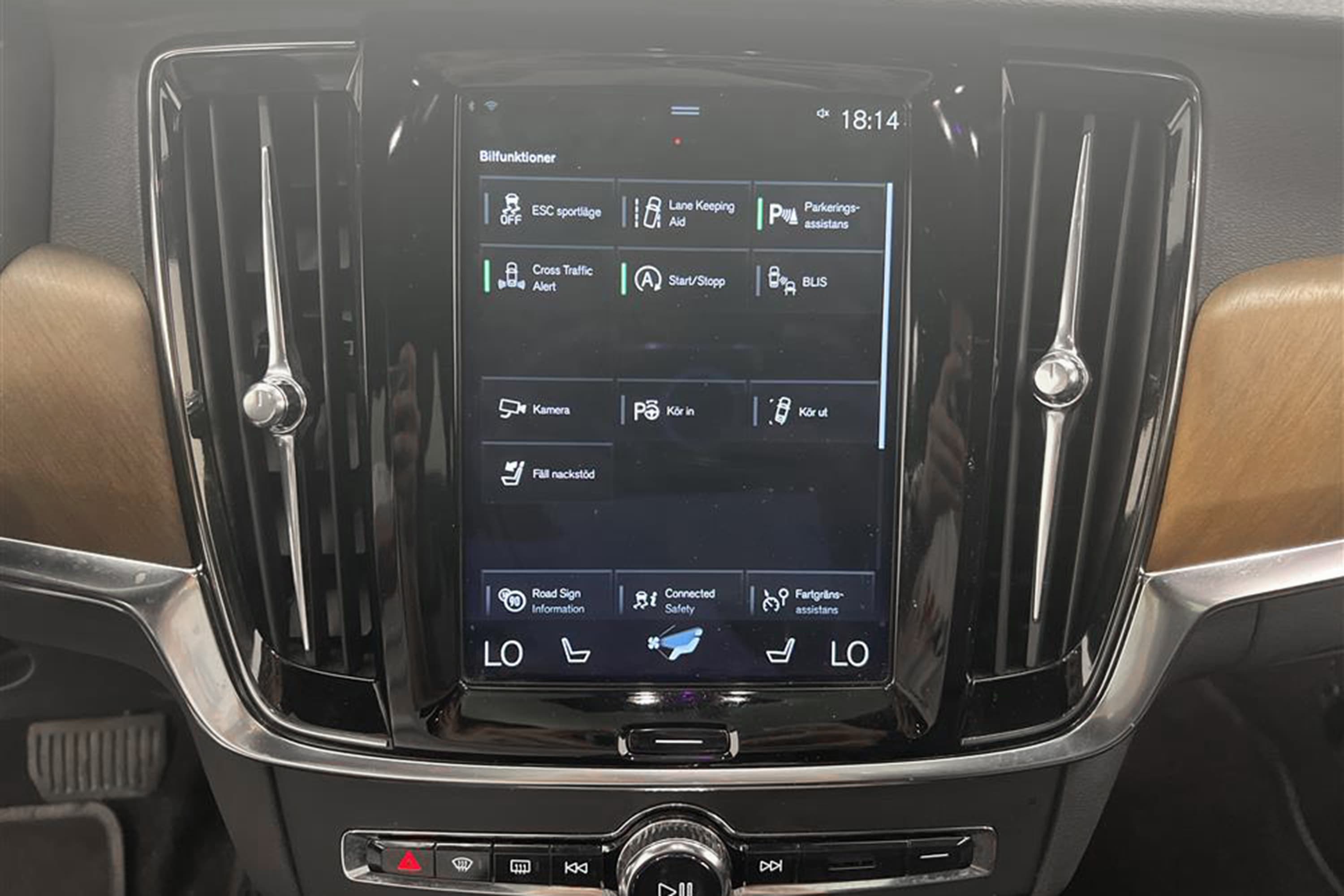 Volvo S90 D4 AWD Inscription D-Värm VOC T-Lucka Skinn B-Kaminteriör