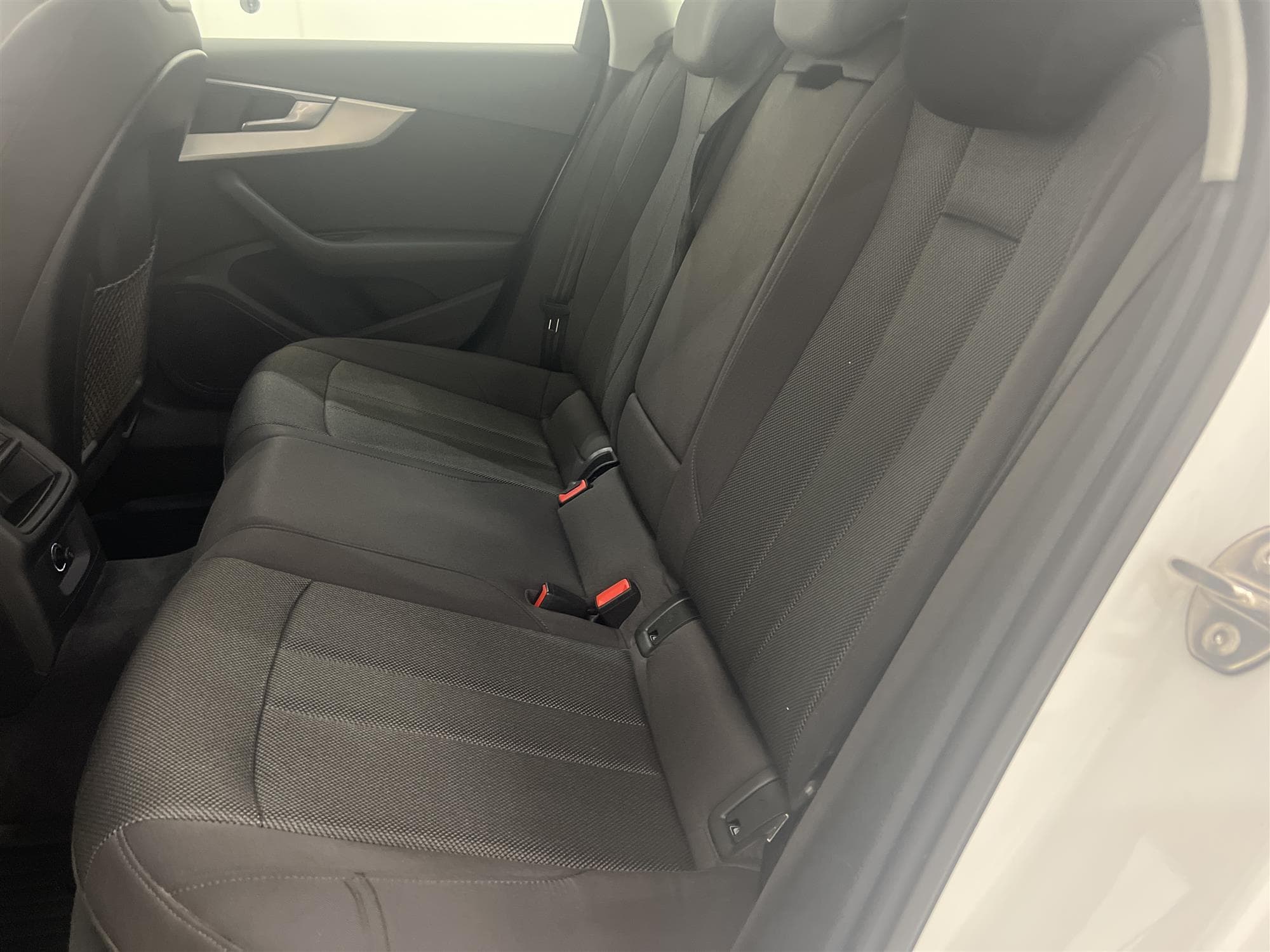 Audi A4 Avant 2.0 TDI S Tronic 150hk M-Värm Navi Dragkrok