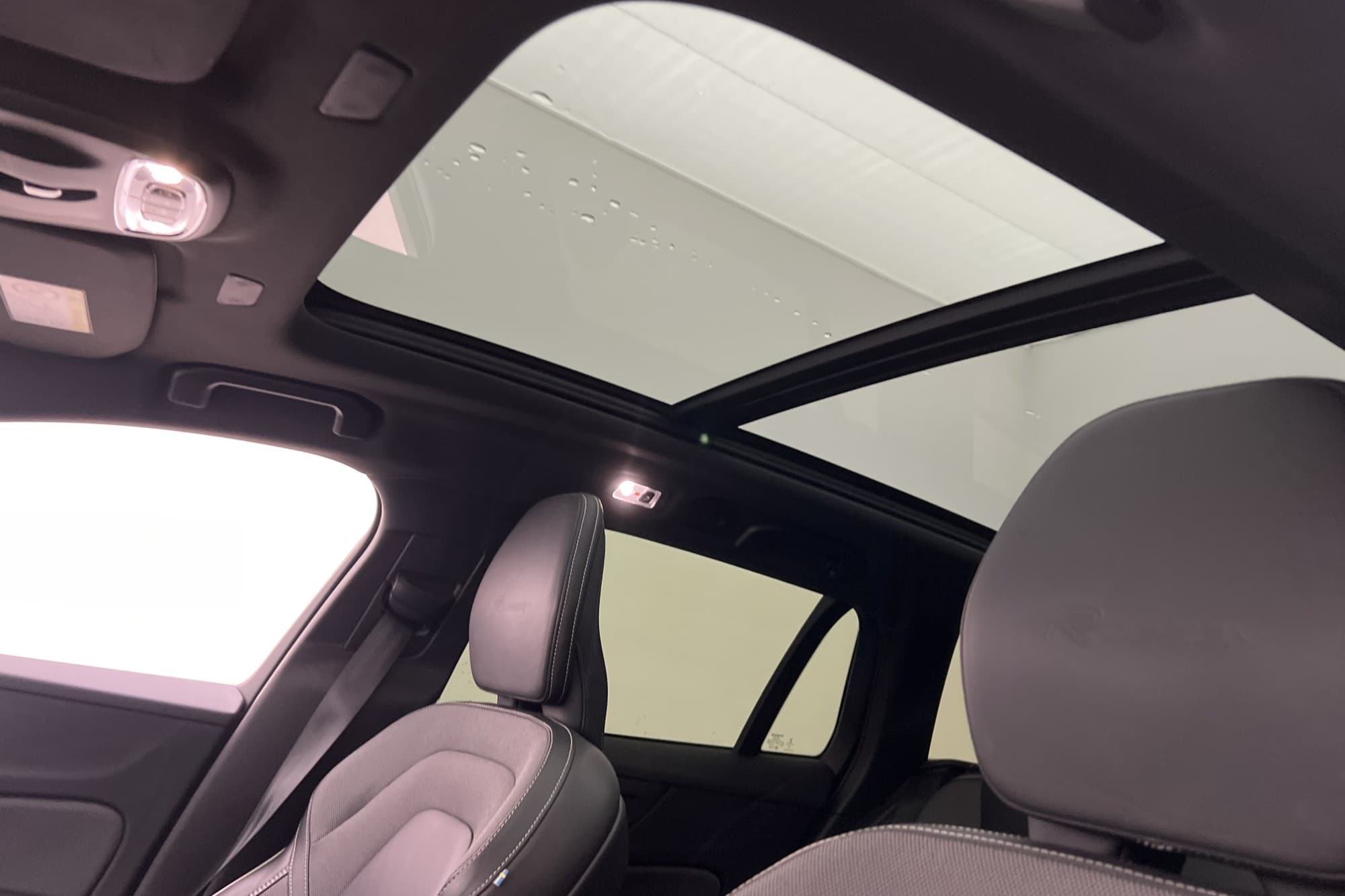 Volvo V60 D3 AWD R-Design Panorama VOC Värmare Kamera Drag
