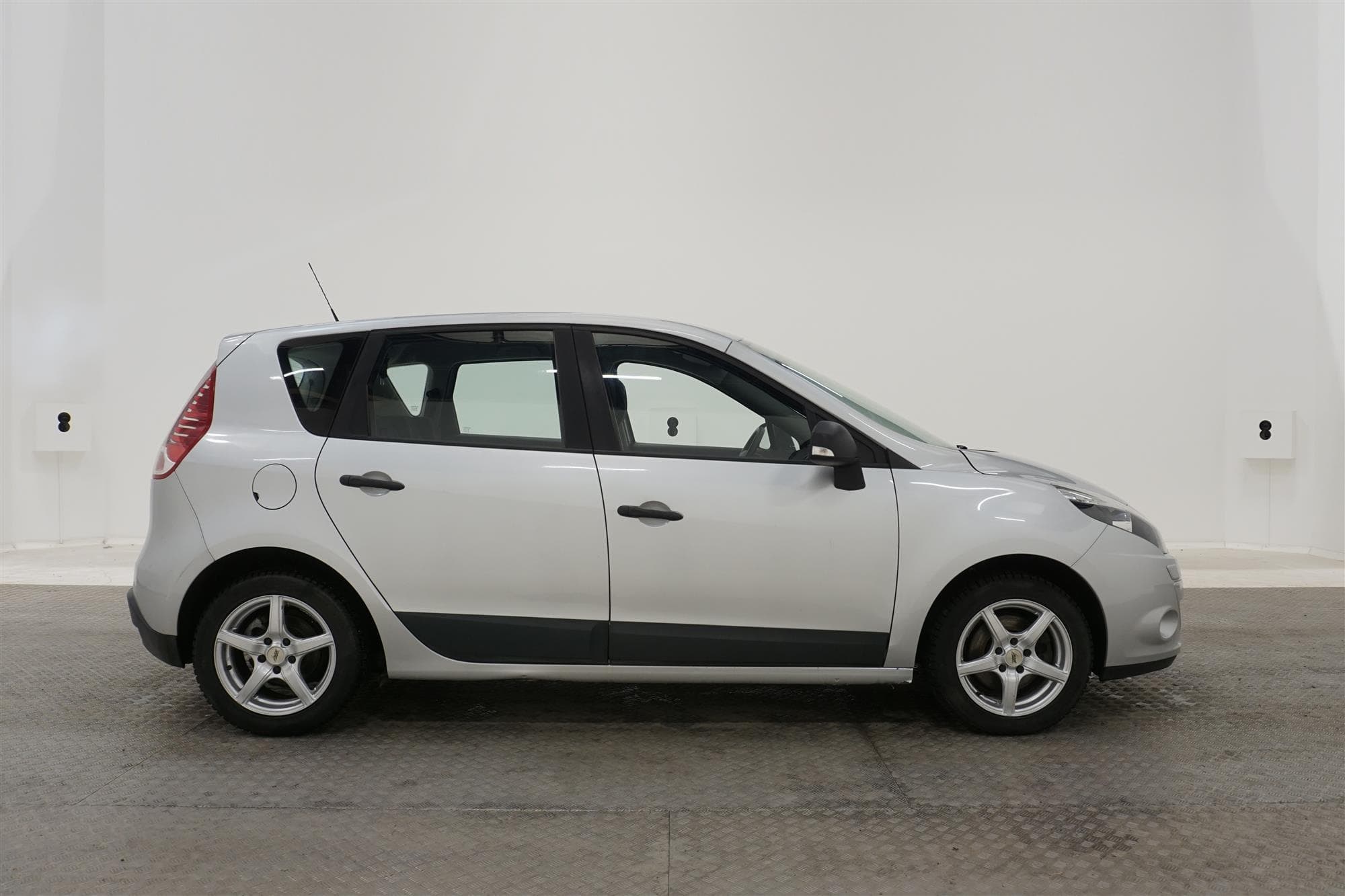 Renault Scénic 1.6 110hk Dragkrok Låg Skatt 