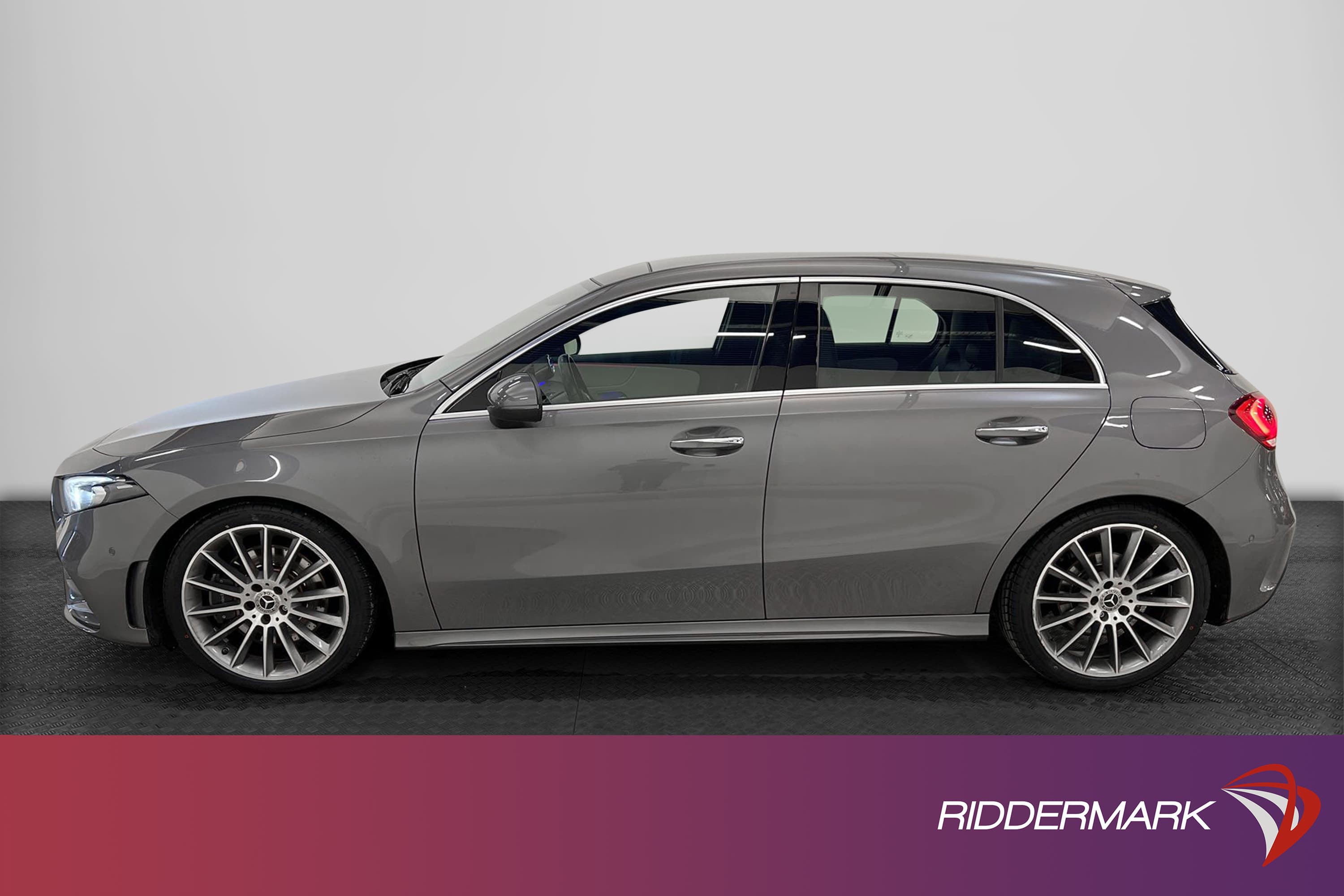 Mercedes-Benz A 250 4M AMG Widescreen Värmare Pano Burmester