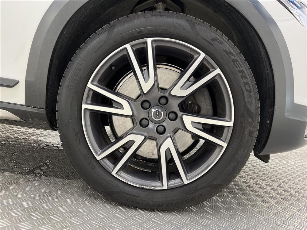 Volvo V90 D4 Cross Country AWD VOC D-värm Pano H/K Bkam Momsinteriör