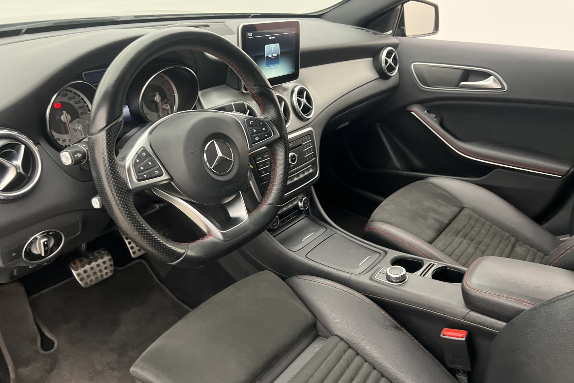 Mercedes-Benz GLA 200 d AMG Sport H/K Navi Kamera Halvskinn