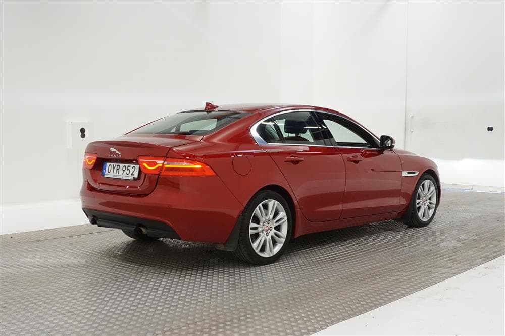 Jaguar XE 2.5T 240hk Navi B-kam Välservad Keyless 0,75l/milexteriör