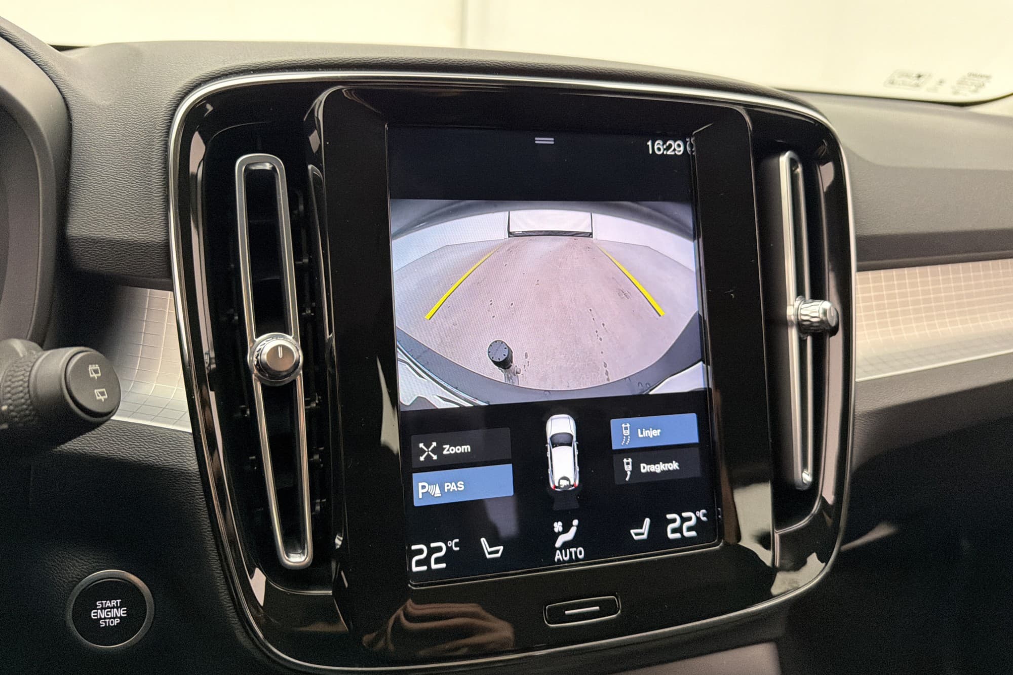 Volvo XC40 B4 197hk Advanced VOC Värmare Drag Kamera CarPlay