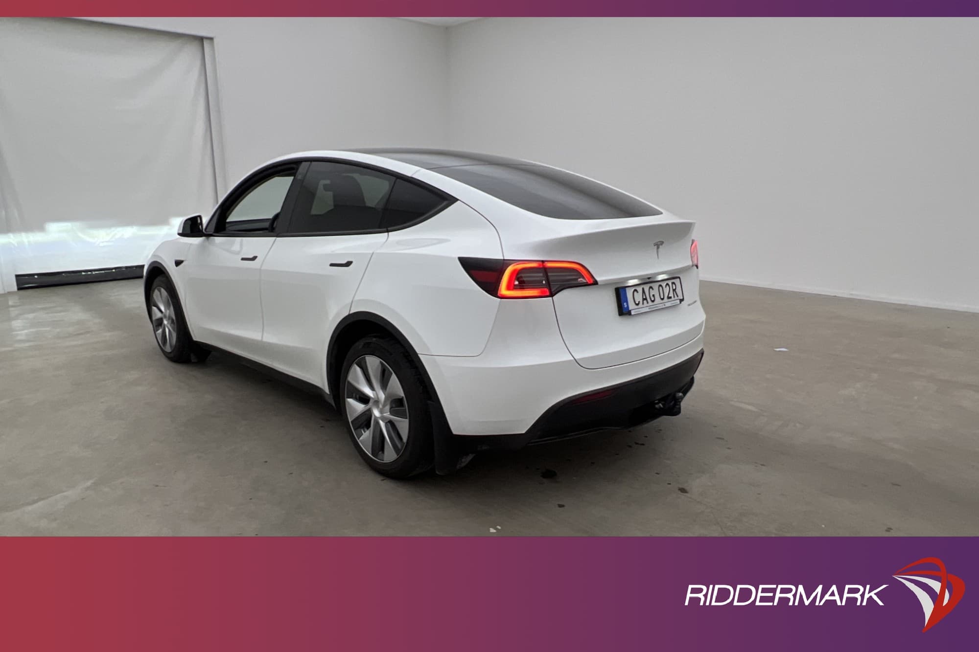 Tesla Model Y Long Range AWD Svensksåld Drag Autopilot