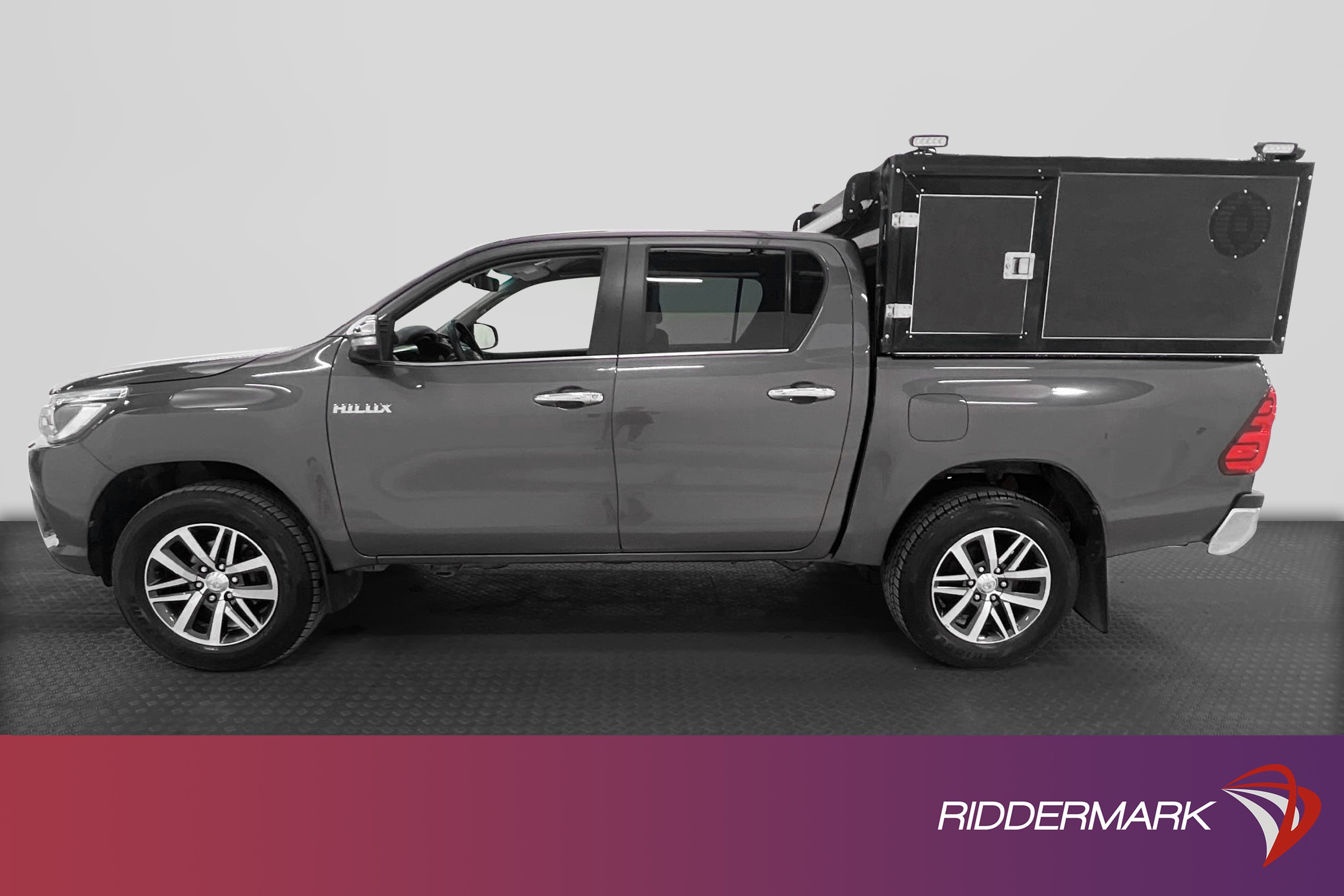Toyota Hilux Premium 2.4 150hk AWD Hundkåpa Dragkrok Moms