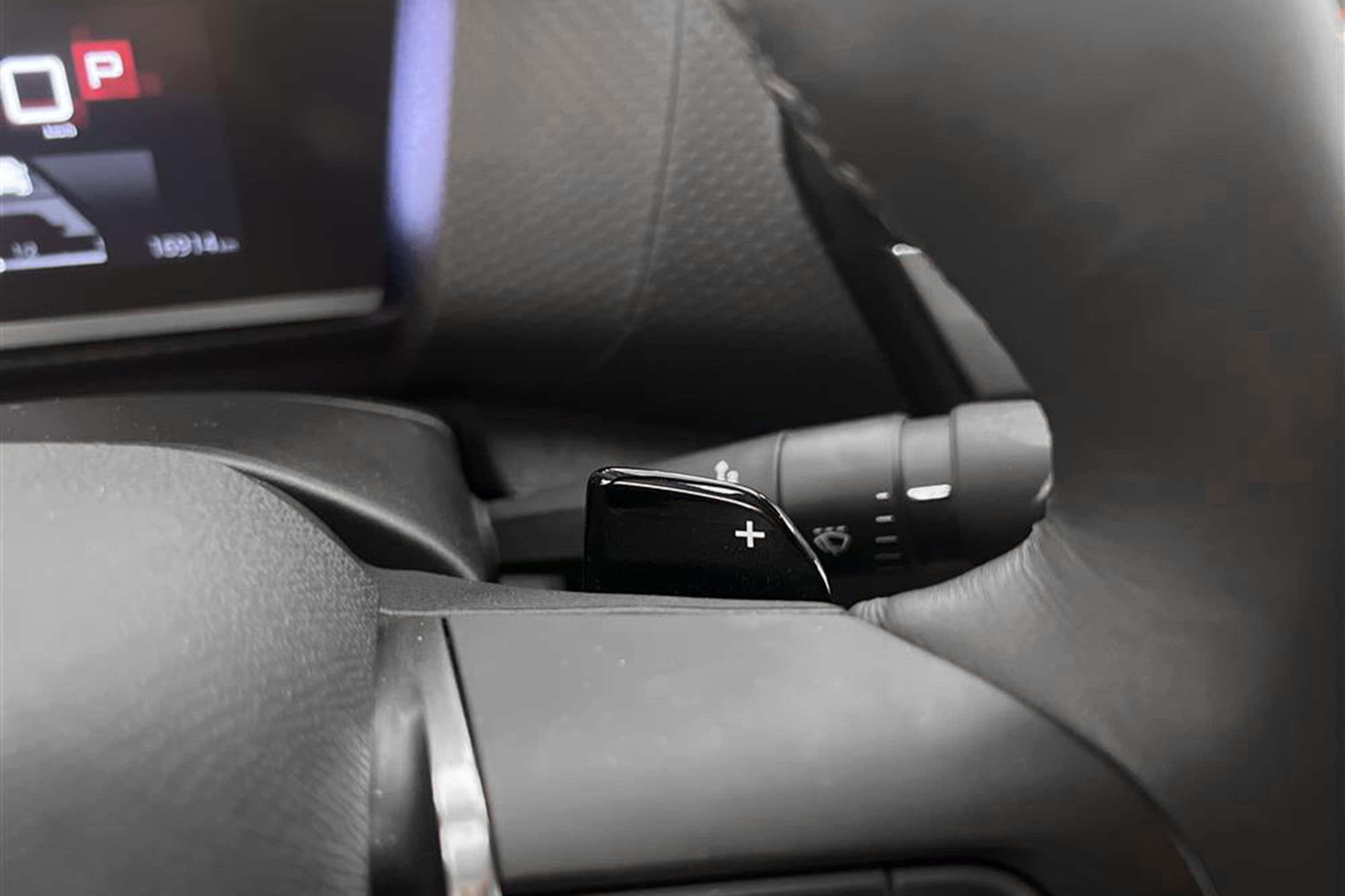 Citroën C4 1.5 BlueHDi 130hk Kamera Navi Värmare HUD Drag