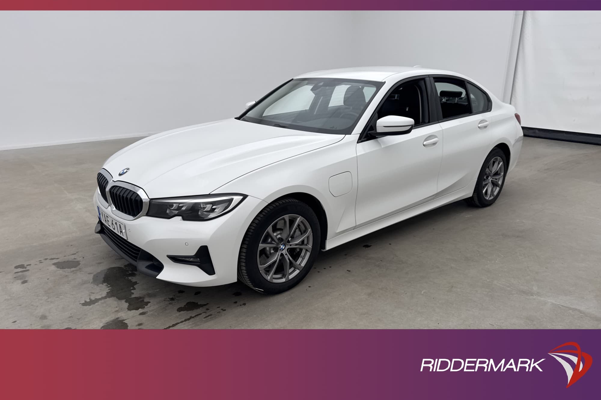 BMW 330e 292hk Sport Line Halvskinn Navi Ambient Sensorer