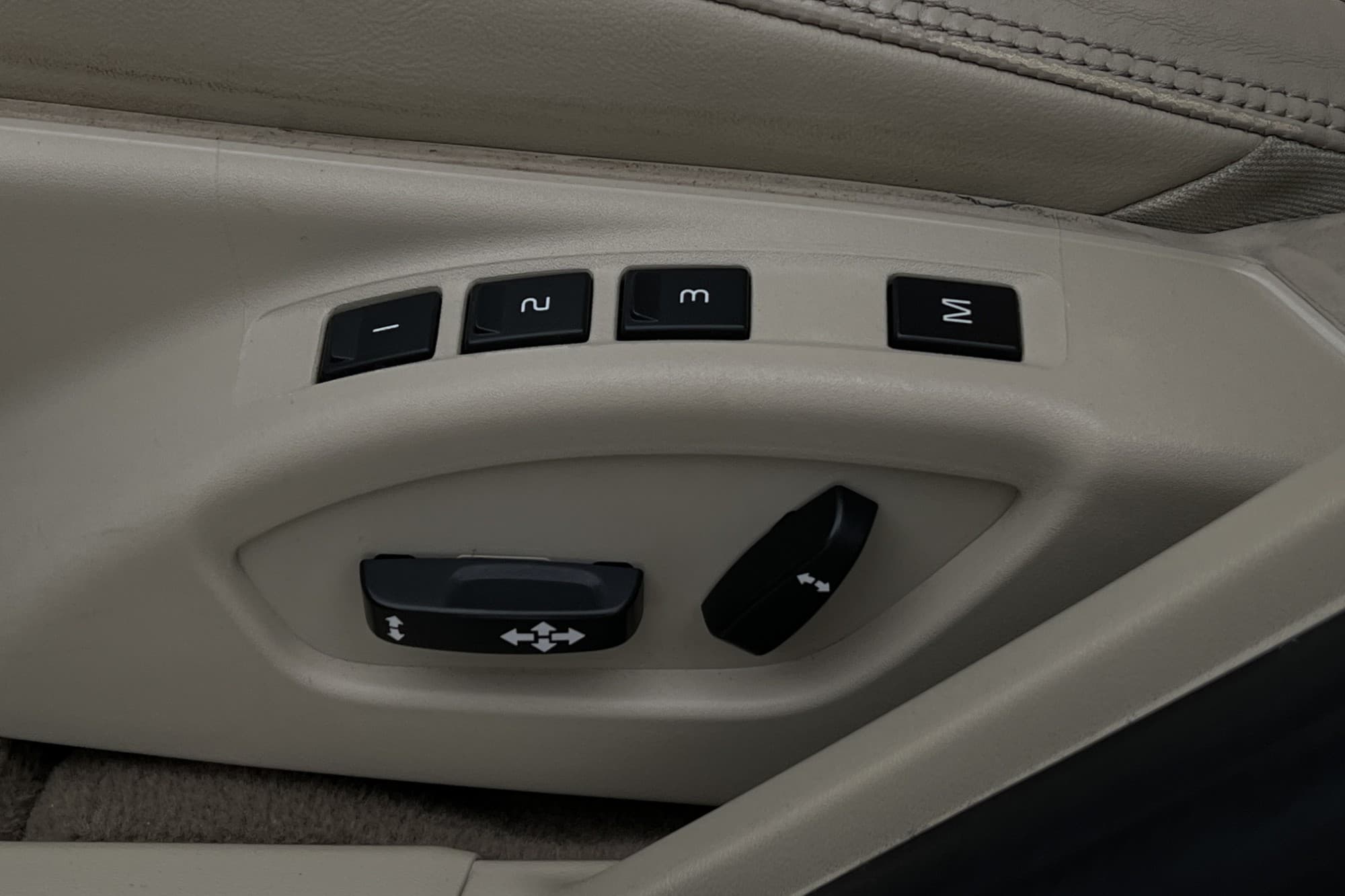 Volvo S60 D5 215hk Summum VOC Värm Skinn Elstolar Sensorer