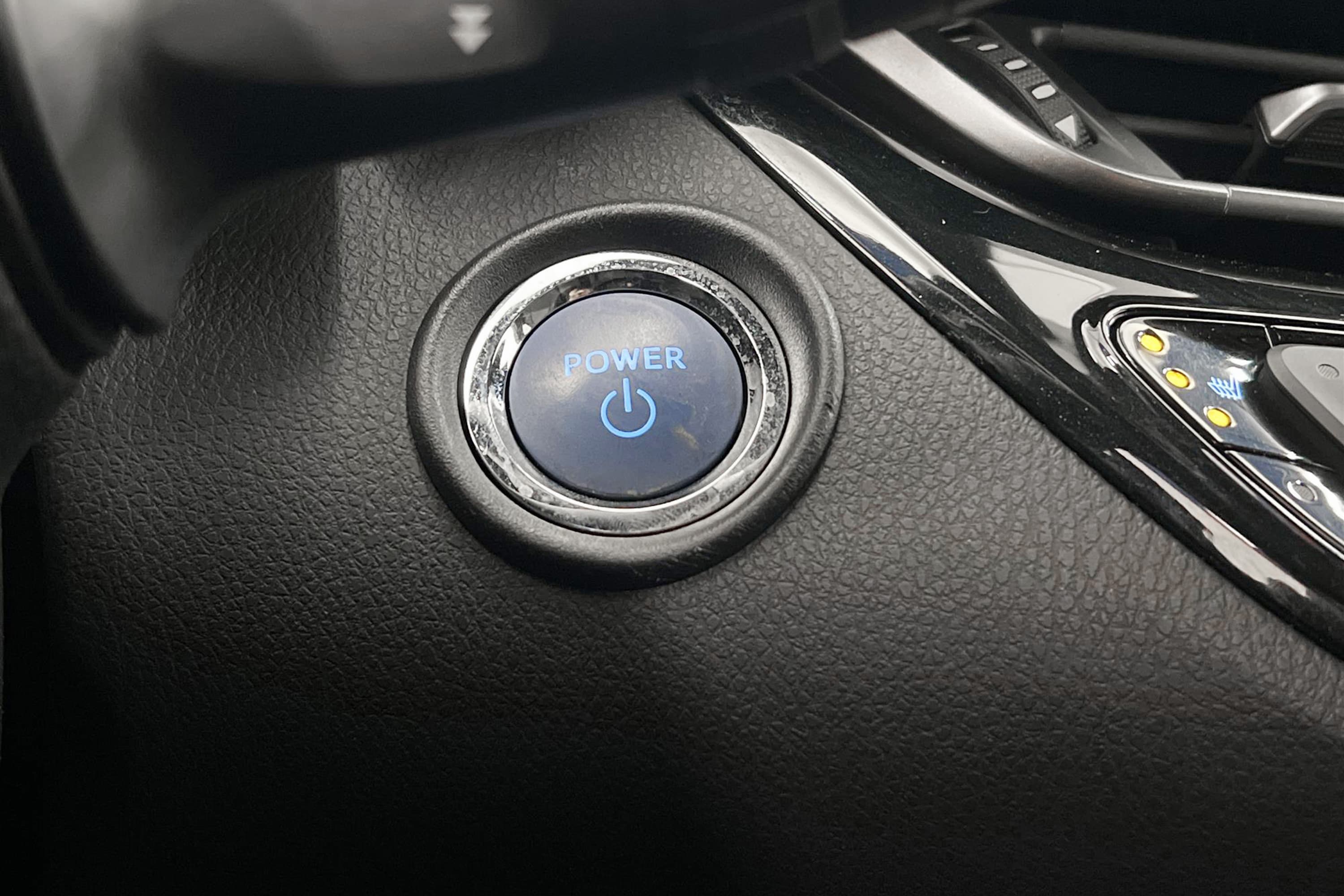 Toyota C-HR Hybrid CVT 122hk Executive M-Värm JBL Navigator