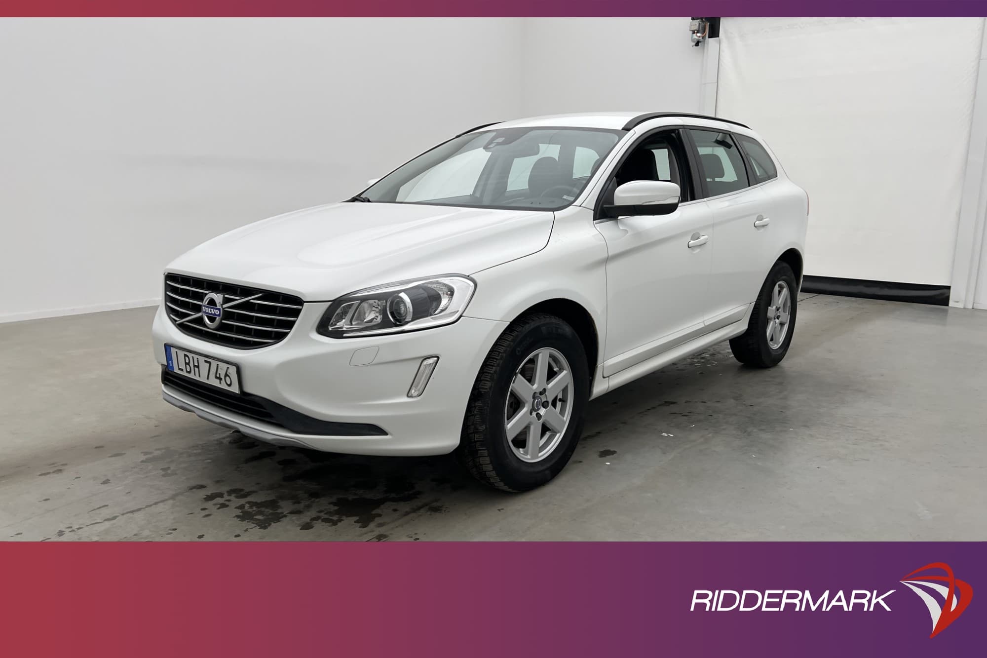 Volvo XC60 D4 AWD Momentum D-Värmare Halvskinn Sensorer Drag