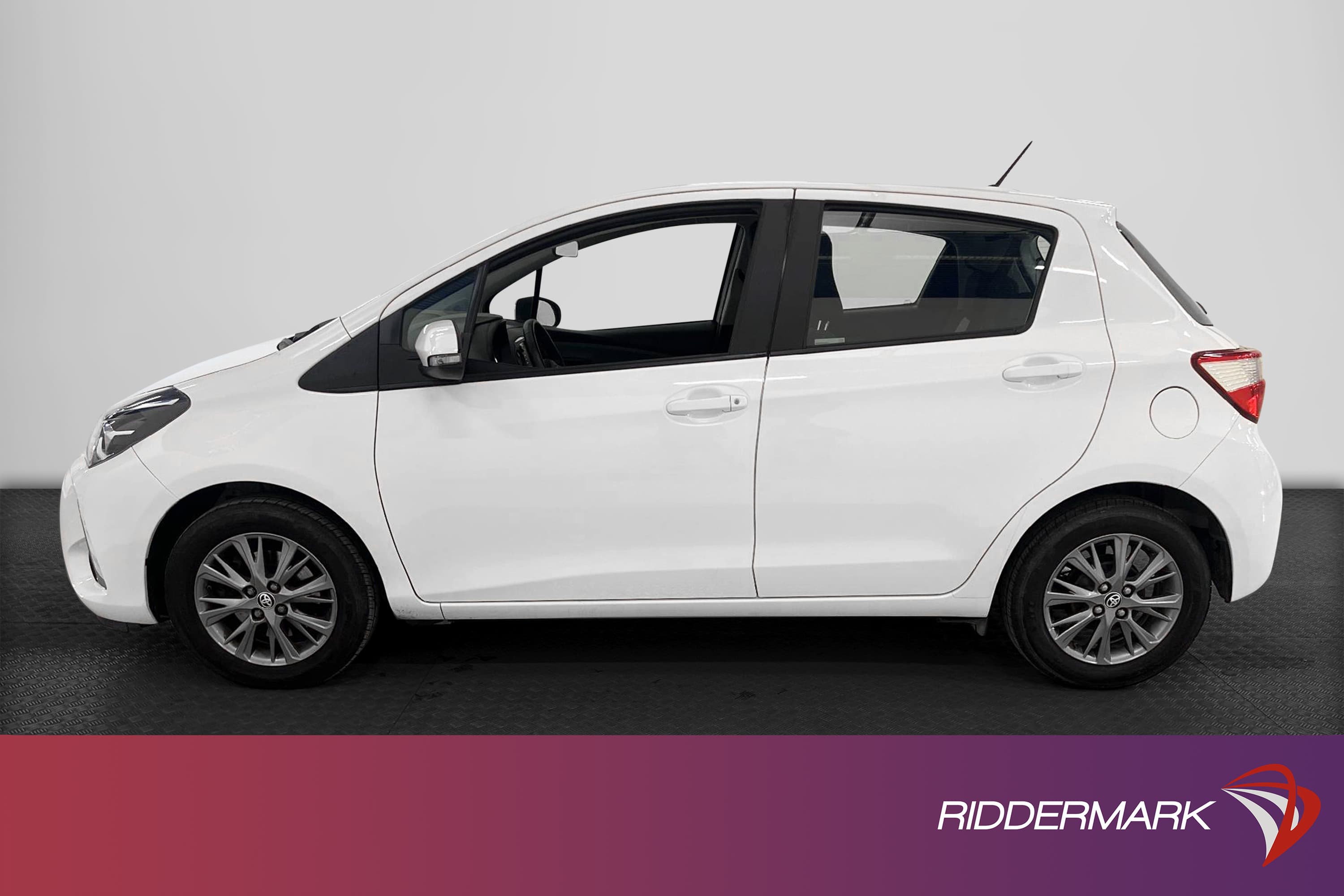 Toyota Yaris 1.5 VVT-iE 111hk 2 Brukare B-Kamera Välservad