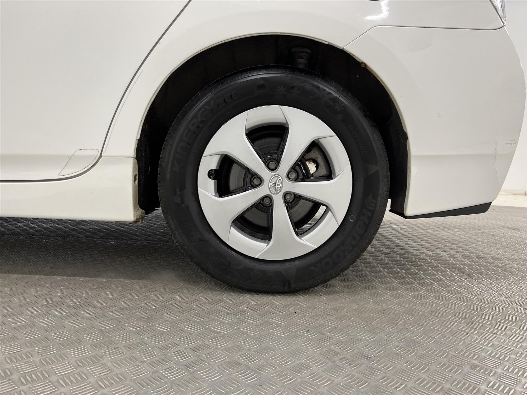 Toyota Prius Hybrid CVT 136hk B-Kamera 360kr Skatt 0,39L/mil