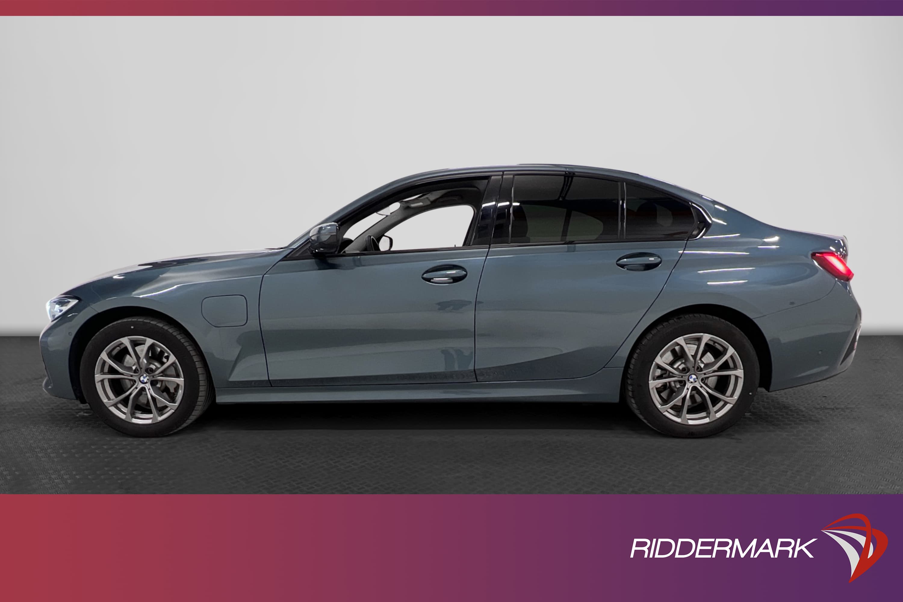 BMW 330e xDrive 292hk