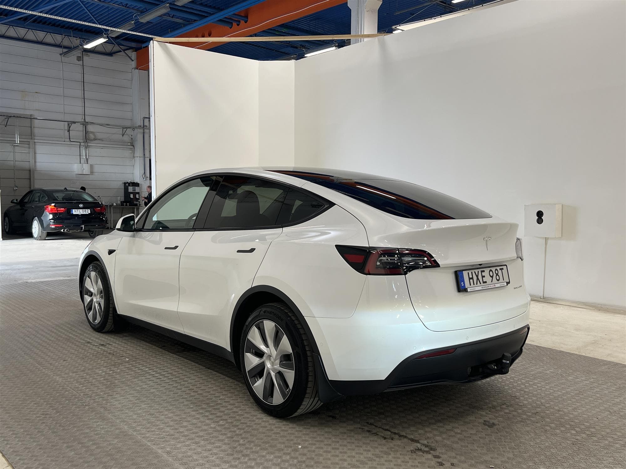 Tesla Model Y long range AWD 345hk