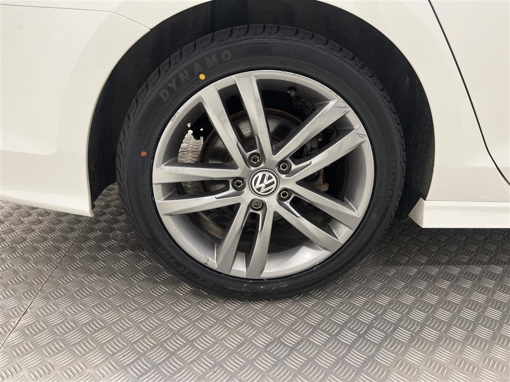Volkswagen Golf 150hk Full R-Line Pluspaket Backkamera Draginteriör