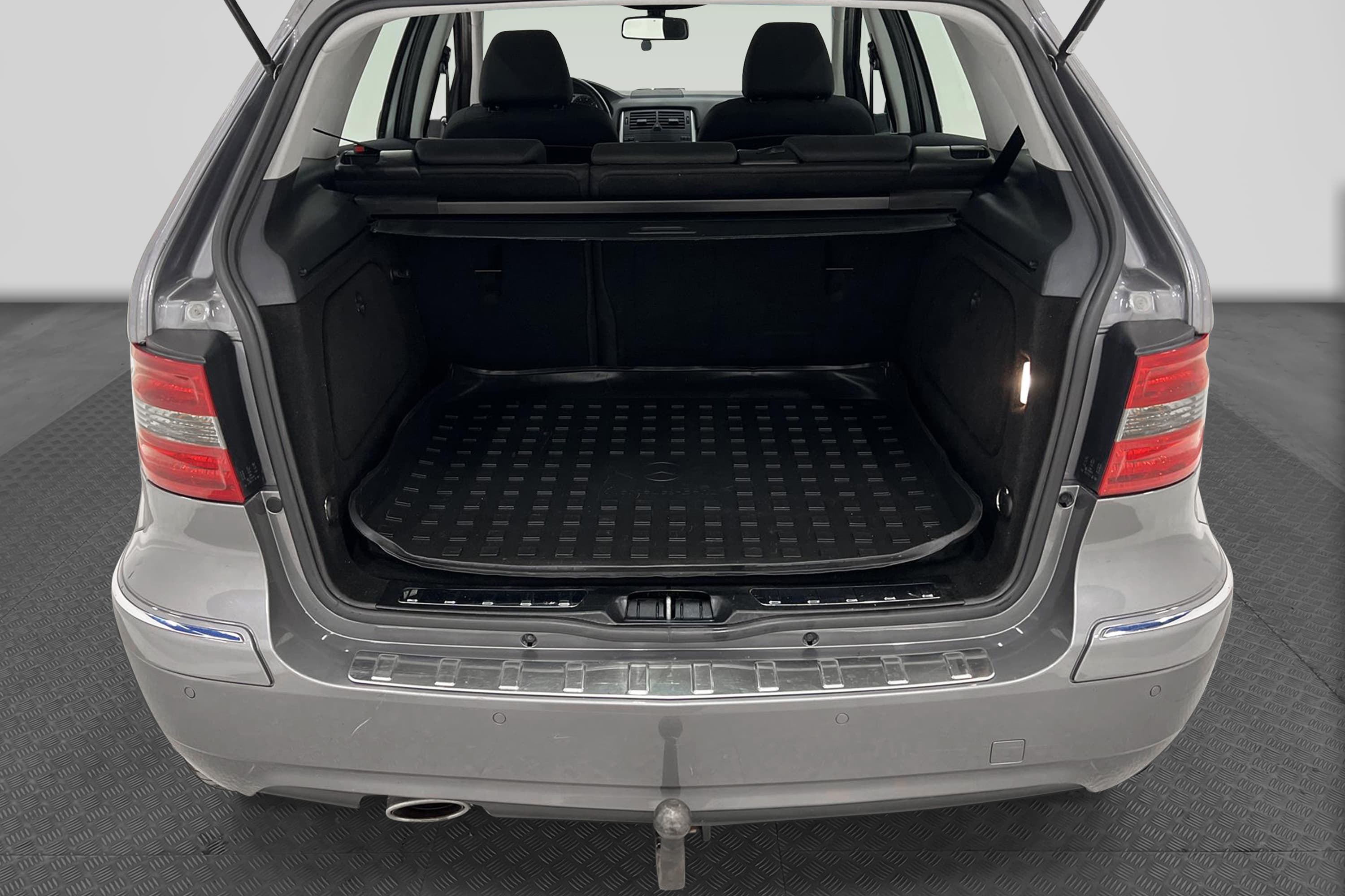 Mercedes-Benz B 180 116hk M&K-Värmare Dragkrok PDC Nyservad