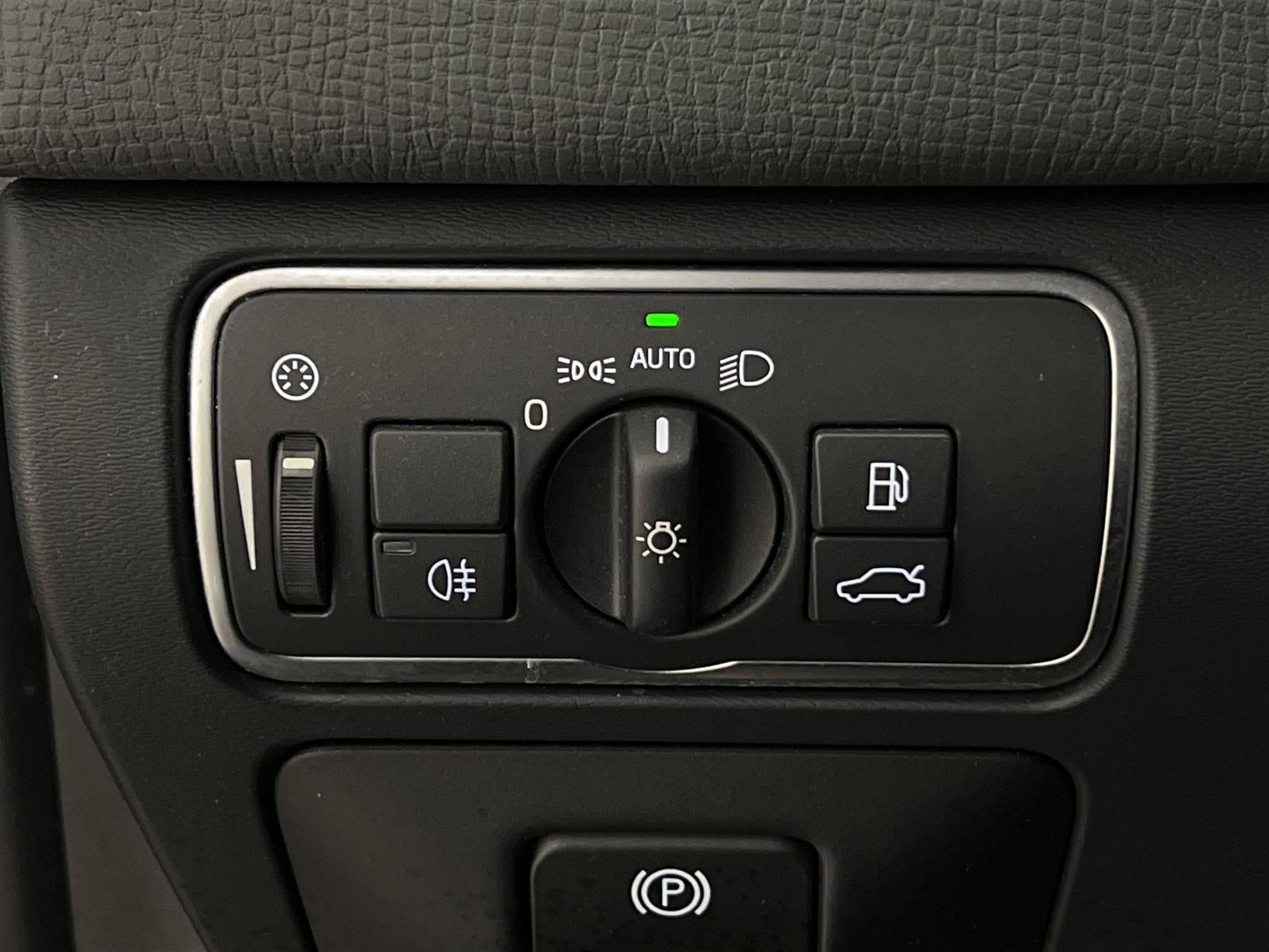 Volvo XC60 D4 AWD 190hk Summum Voc Navi D-värm Drag Navi