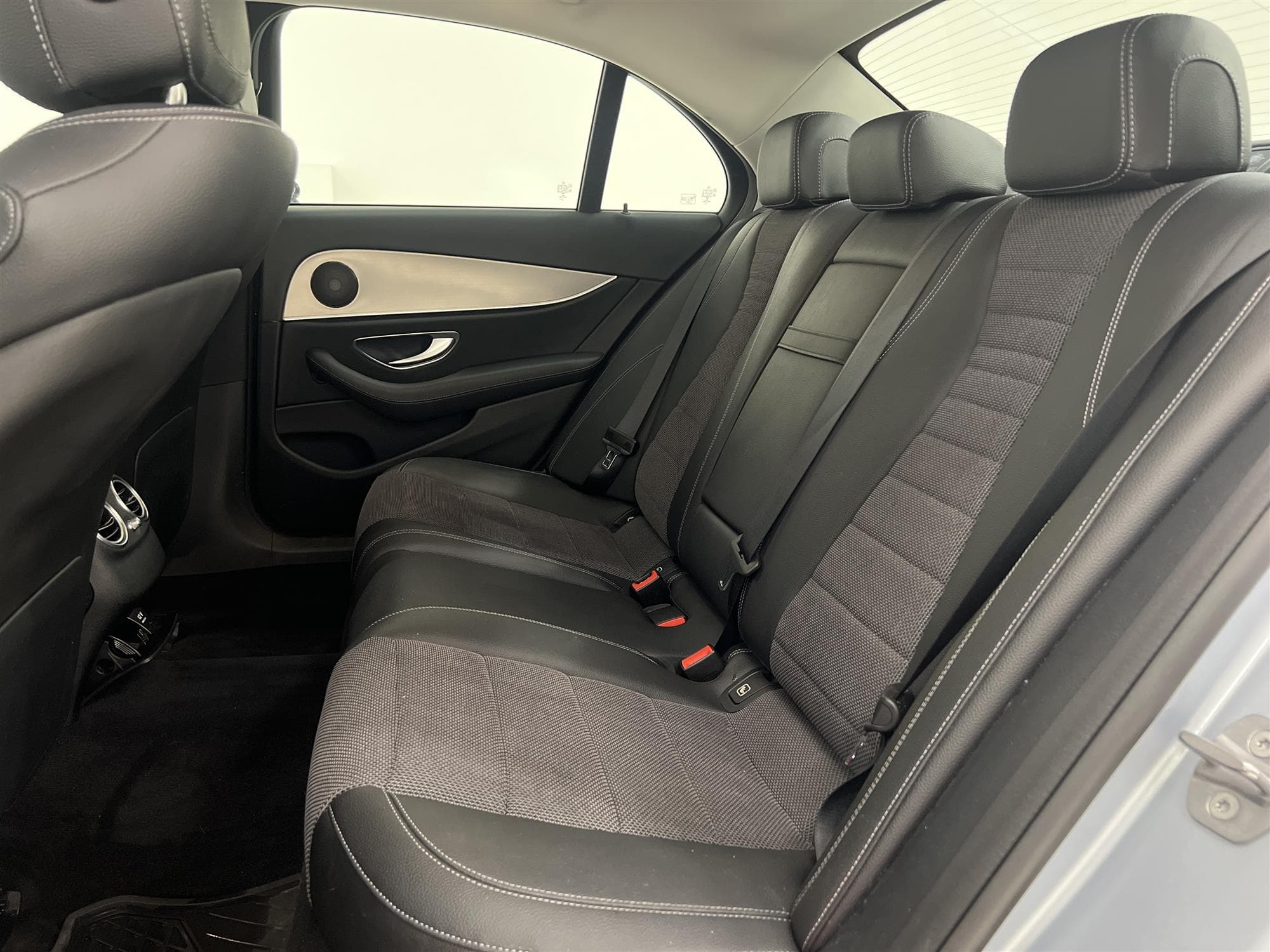Mercedes-Benz E 220 d 4Matic Navi Backkamera PDC 0.47l/mil