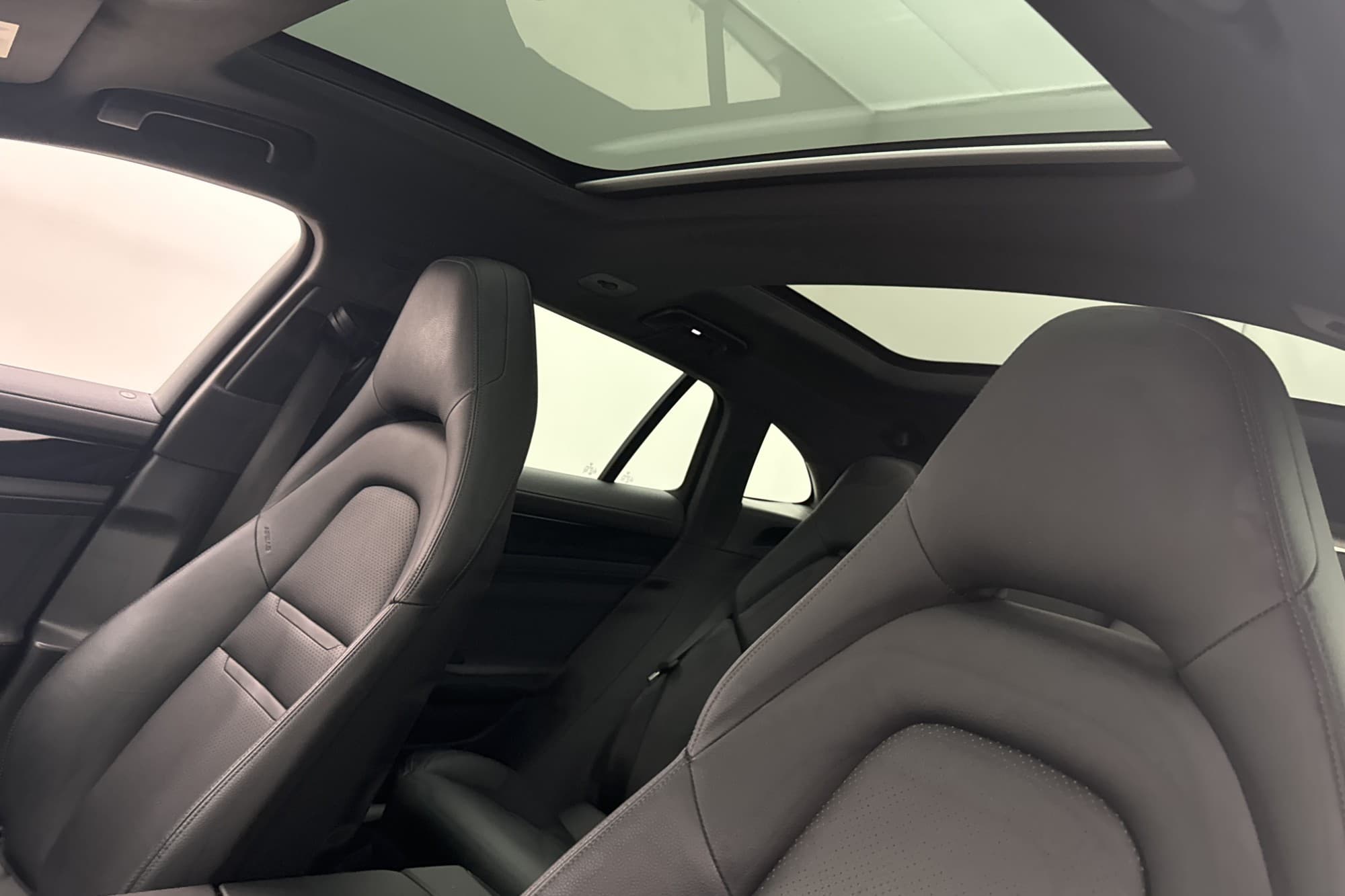 Porsche Panamera 4 E-Hybrid Sport Turismo Chrono PASM Pano