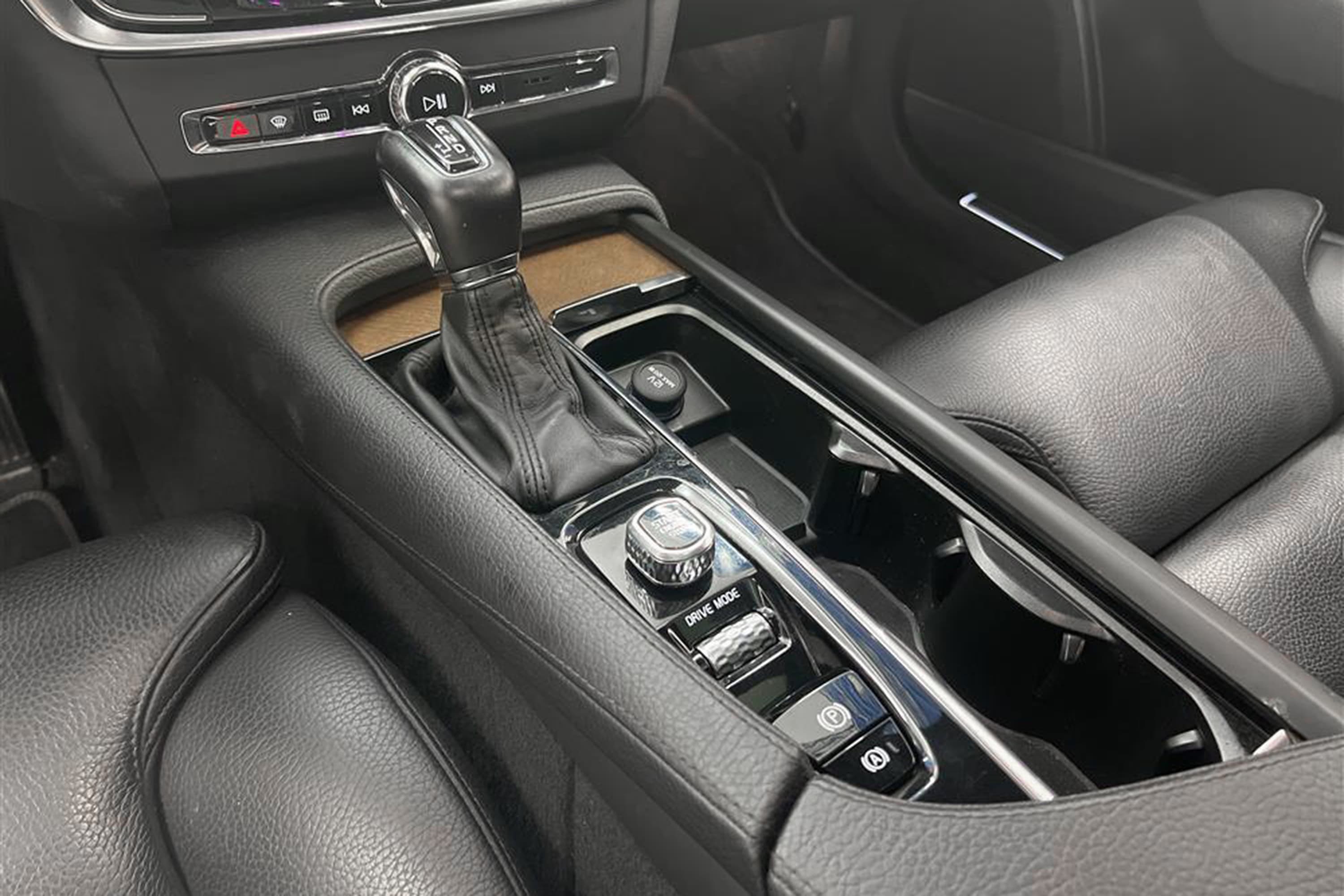 Volvo S90 D4 AWD Inscription D-Värm VOC T-Lucka Skinn B-Kaminteriör