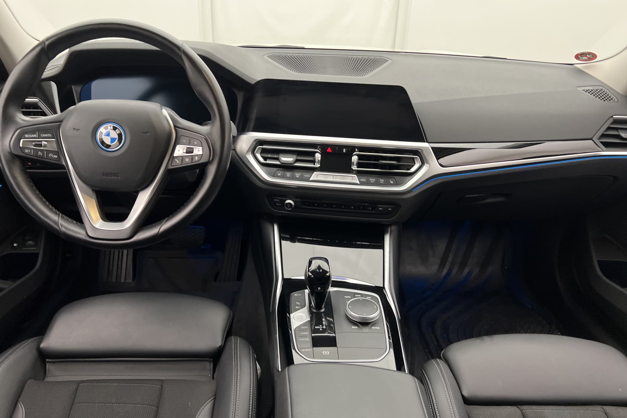 BMW 330e 292hk Sport Line Navigation Sensorer Halvskinn MOMS