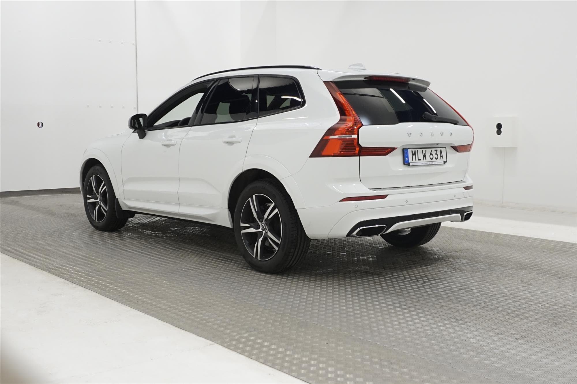 Volvo XC60 T5 250hk AWD R-Design P-Värm Navi B-Kam VoC H/Kexteriör