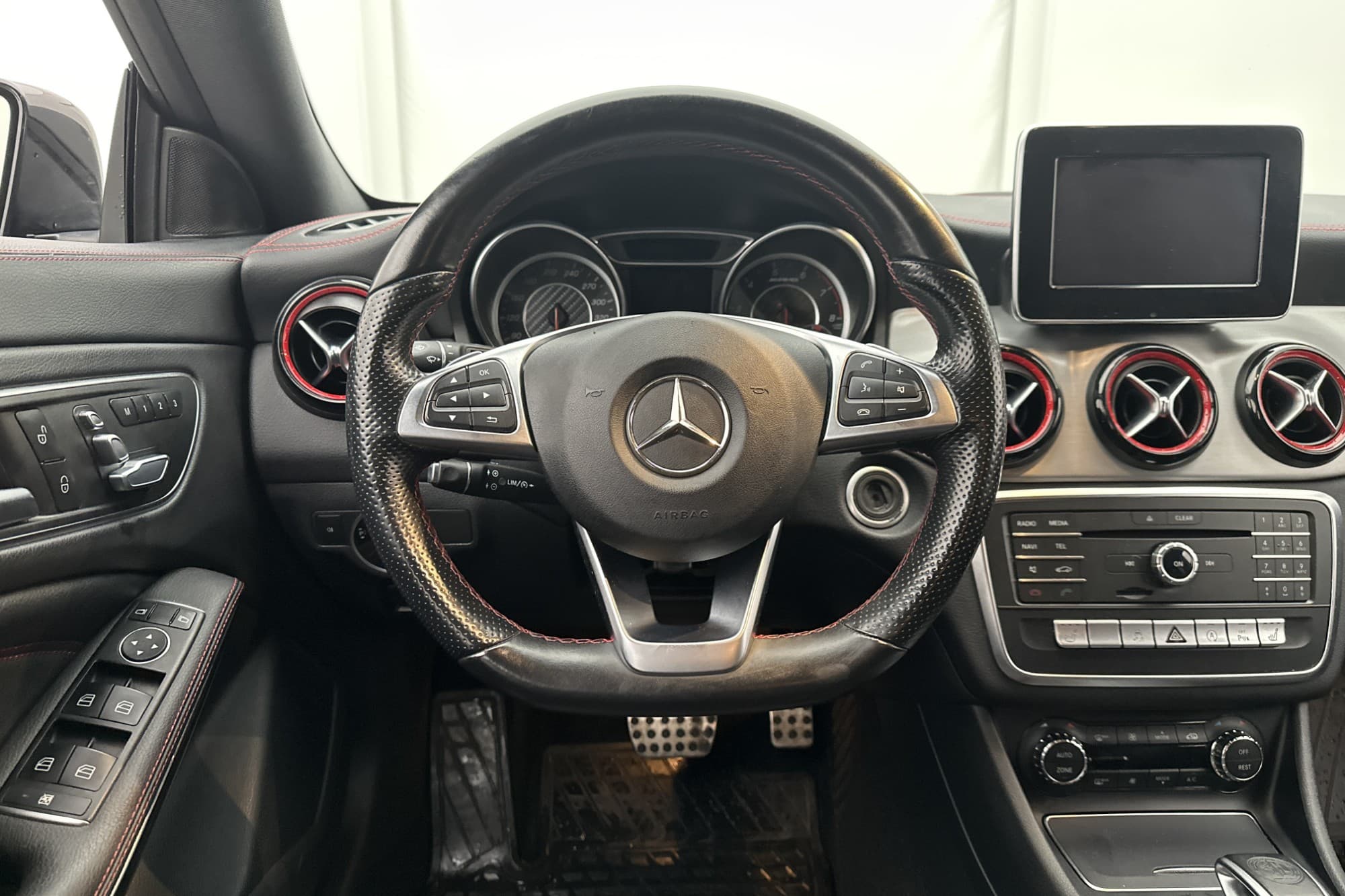 Mercedes-Benz CLA 45 AMG 4M 381hk Exclusive Skinn CarPlay