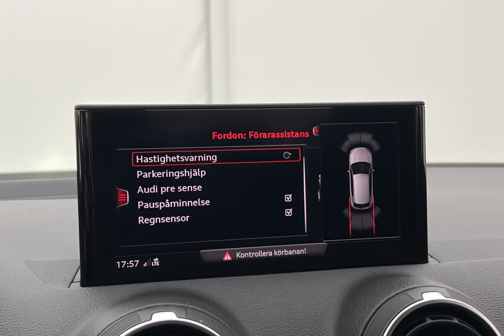 Audi Q2 35 TFSI 150HK Proline Cockpit Navigation P-Sensorer