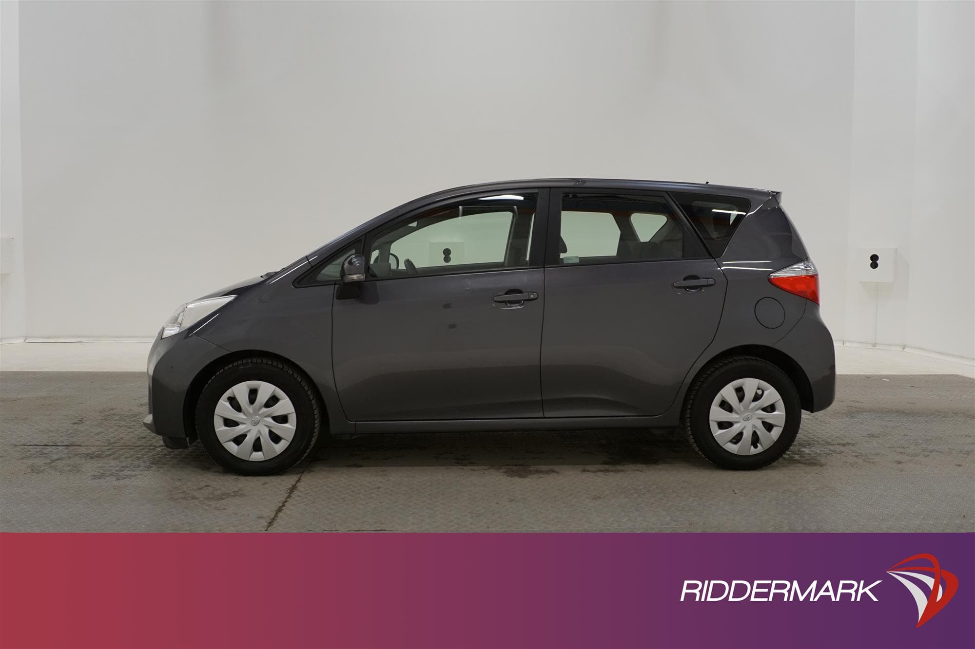 Toyota Verso-S Låg Skatt Ny Servad