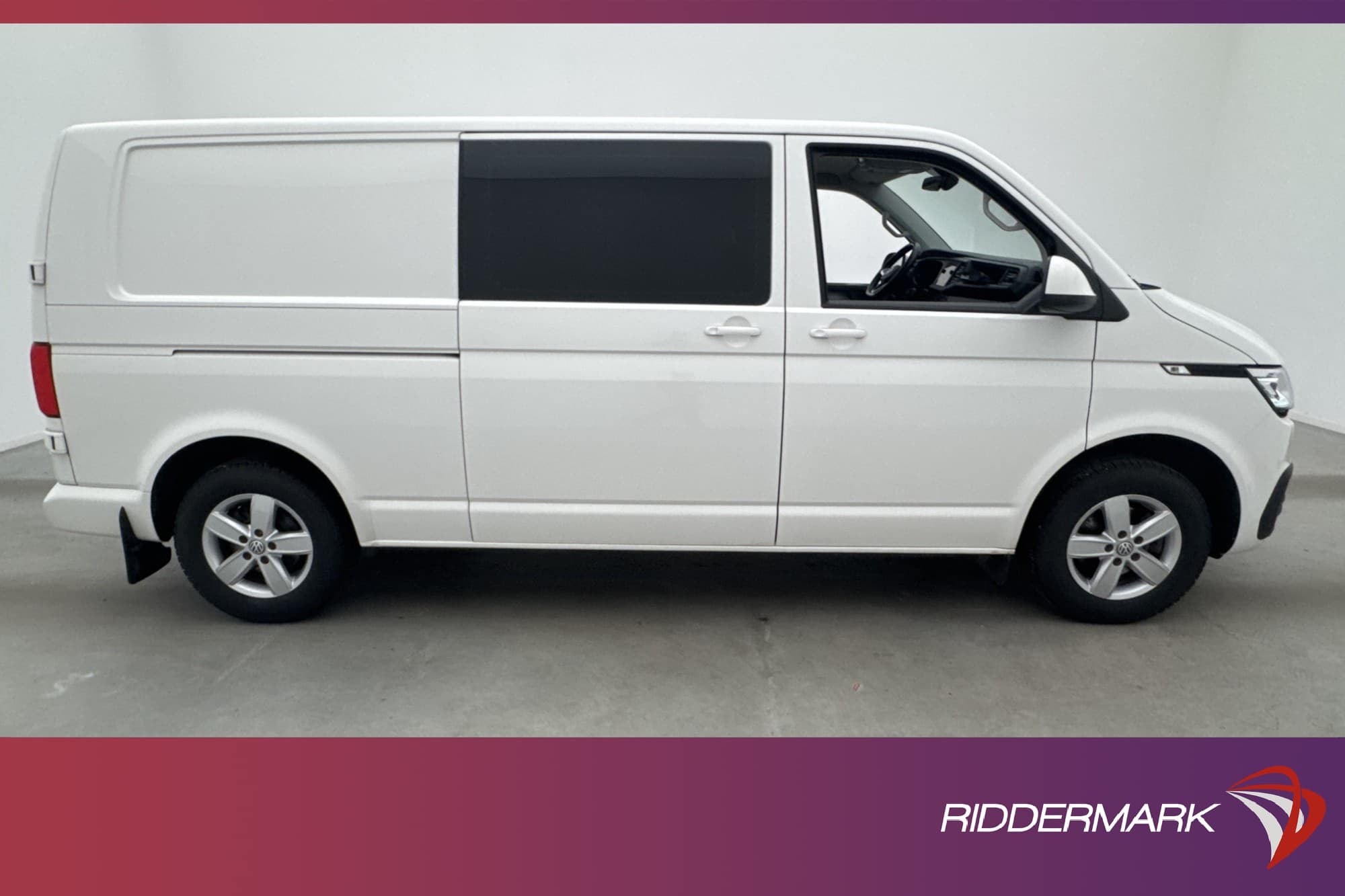 Volkswagen Transporter Kombi L2 D-Värm Drag LED CARPLAY MOMS