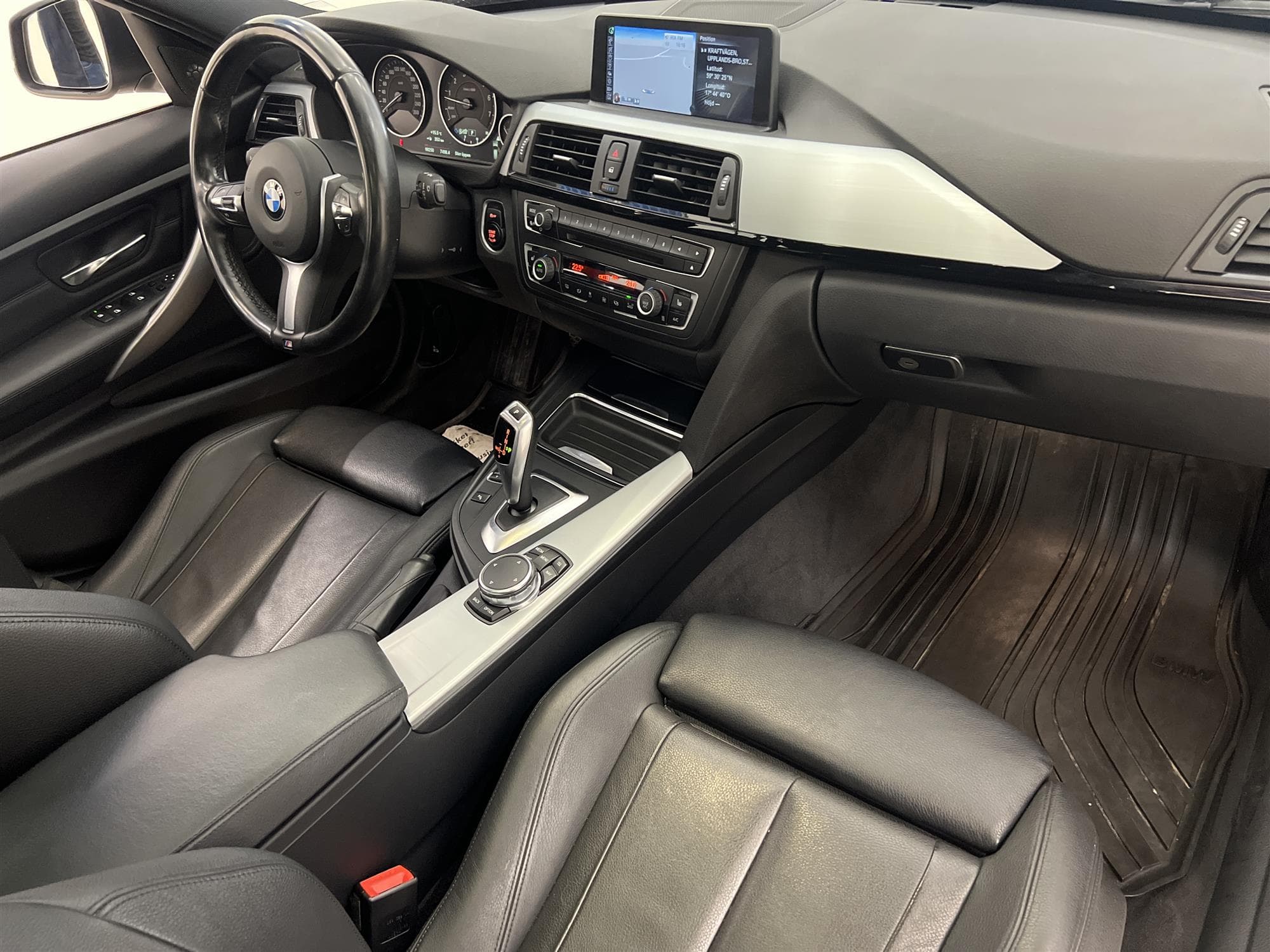 BMW 328i xDrive 245hk Pano M-Värm H/K Navi B-Kam Skinn PDC